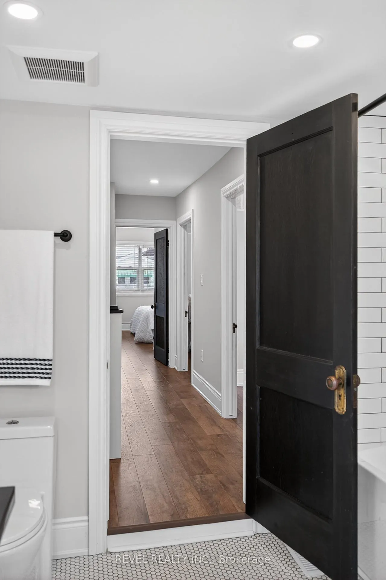 Photo 29 of 161 Connaught Avenue N, Hamilton, Stipley — HOMEH