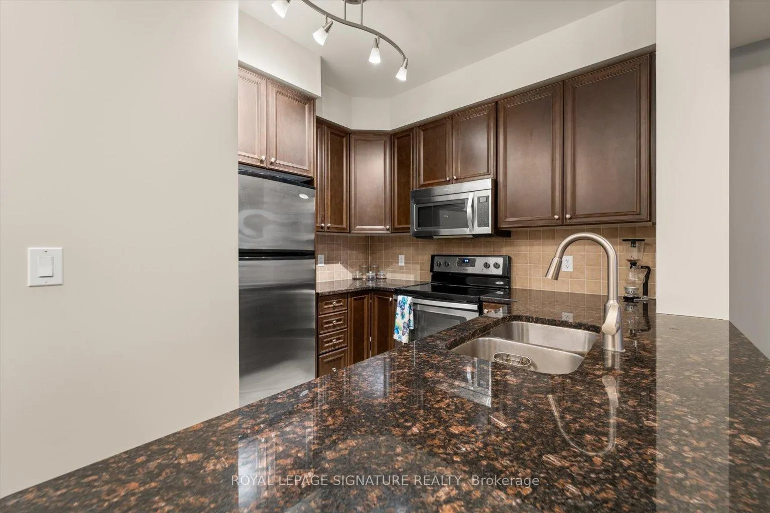 Photo 9 of Unit 511, 9225 Jane Street, Vaughan, Maple — HOMEH