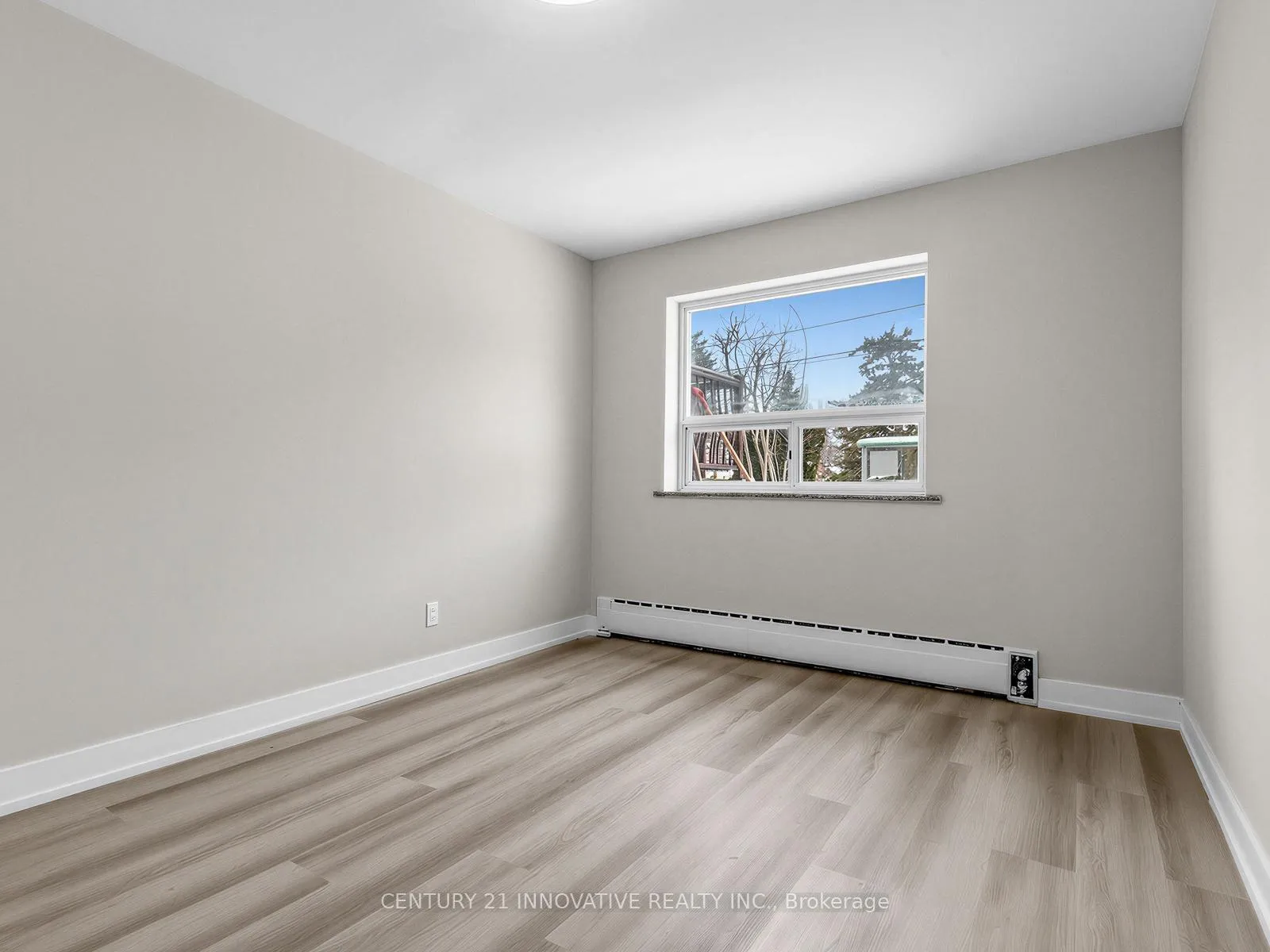 Photo 8 of Unit 2, 1243 Broadview Avenue, Toronto, Broadview North — HOMEH