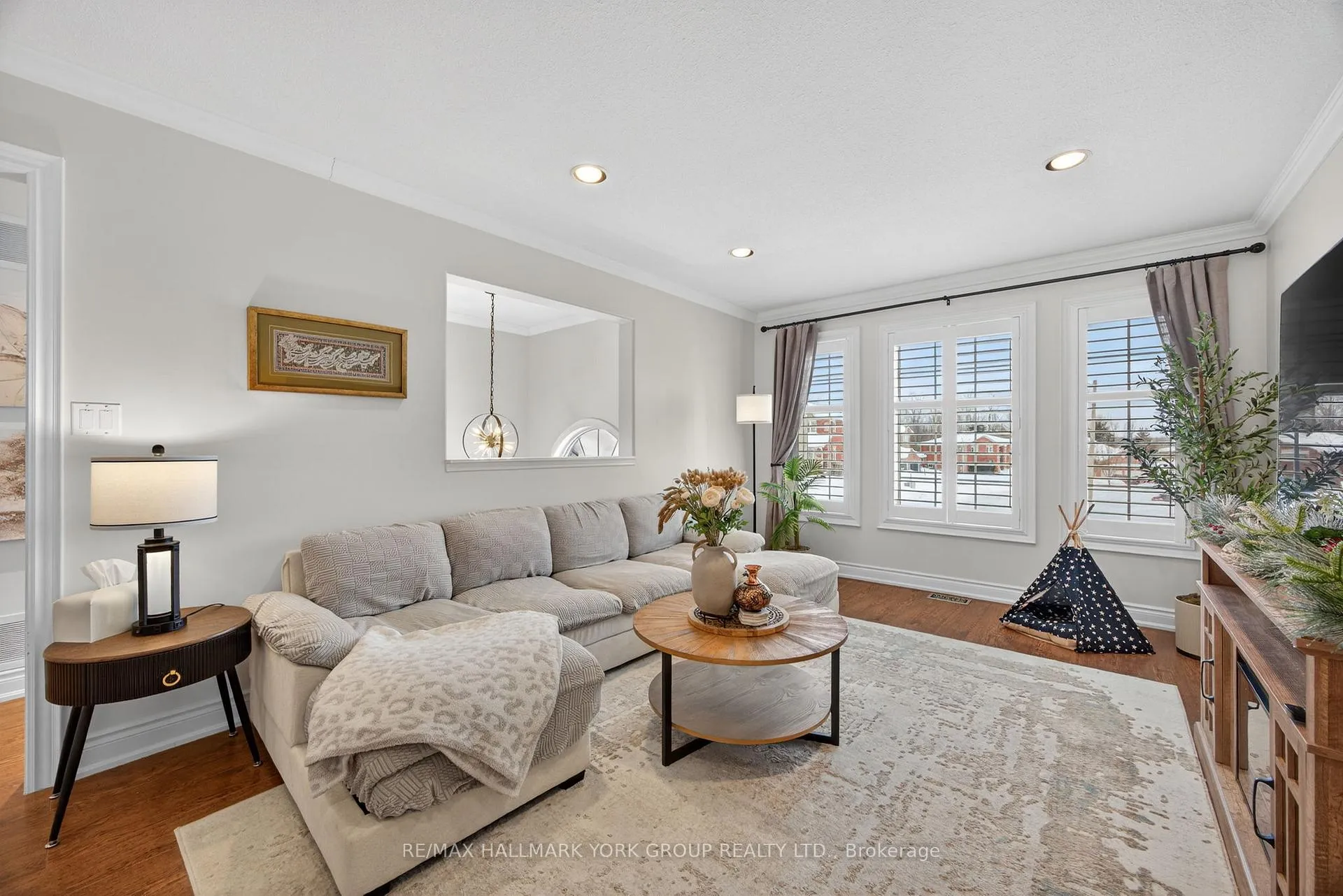 Photo 5 of 25 Forest Dale Drive, Barrie, Little Lake — HOMEH