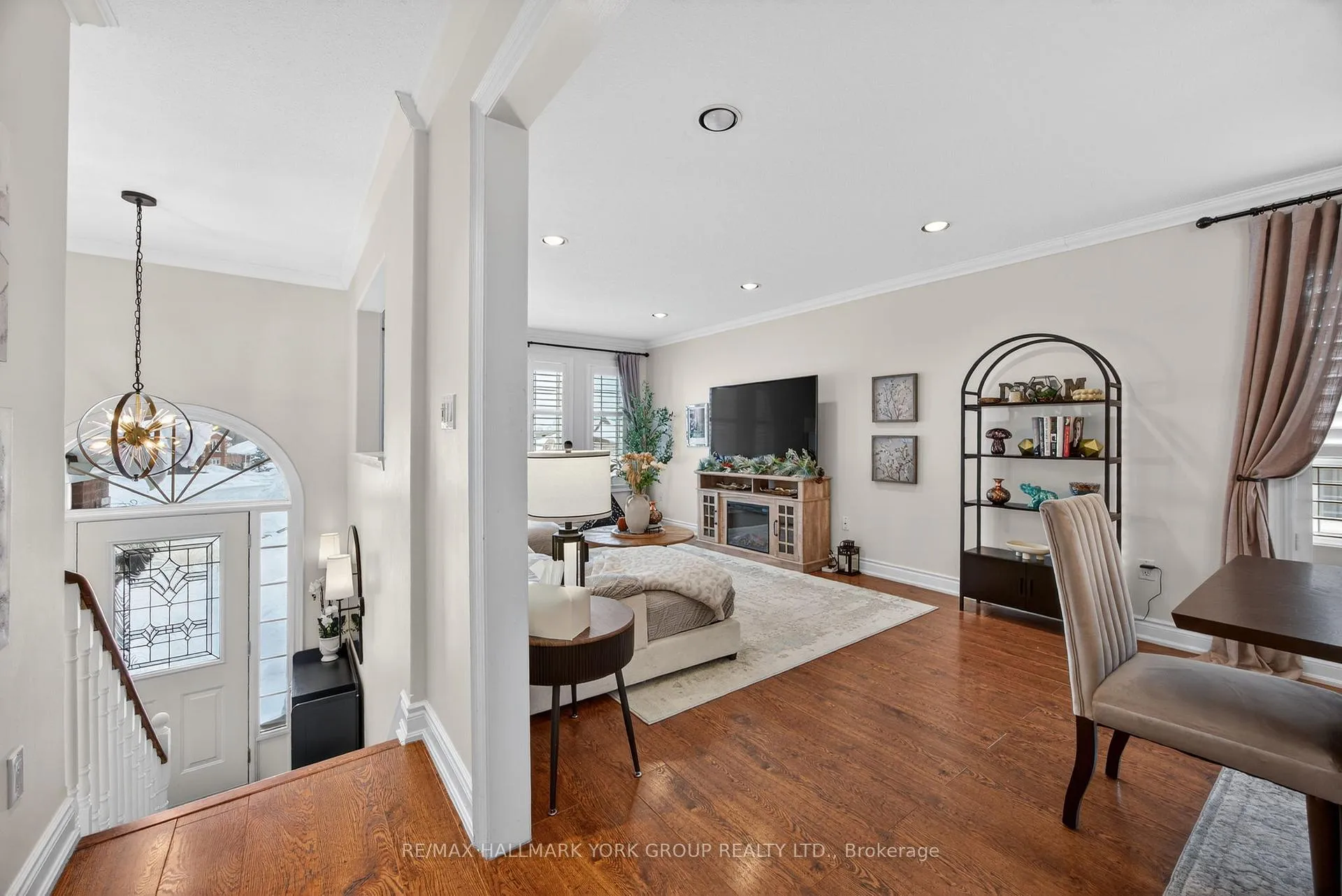Photo 7 of 25 Forest Dale Drive, Barrie, Little Lake — HOMEH
