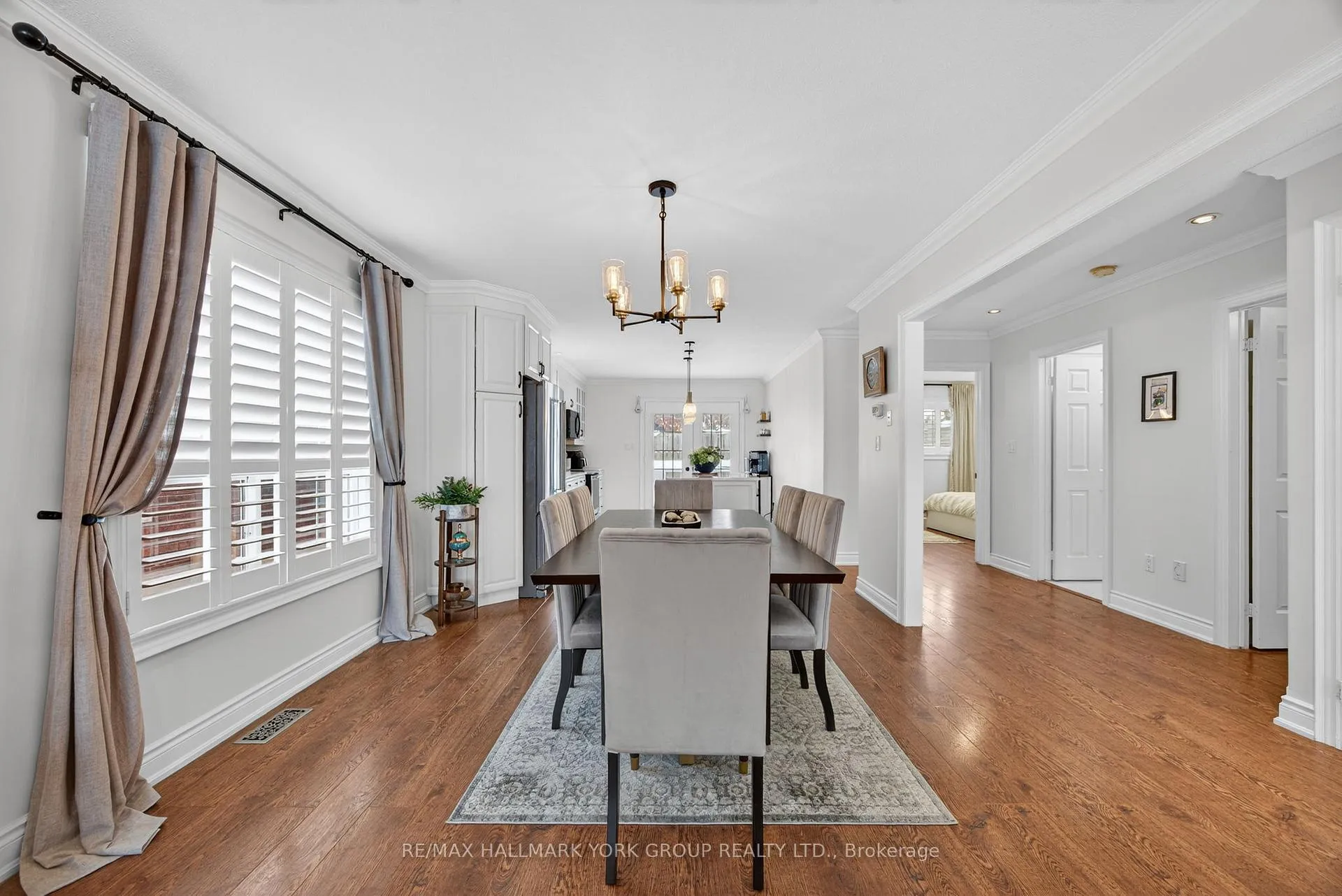 Photo 9 of 25 Forest Dale Drive, Barrie, Little Lake — HOMEH