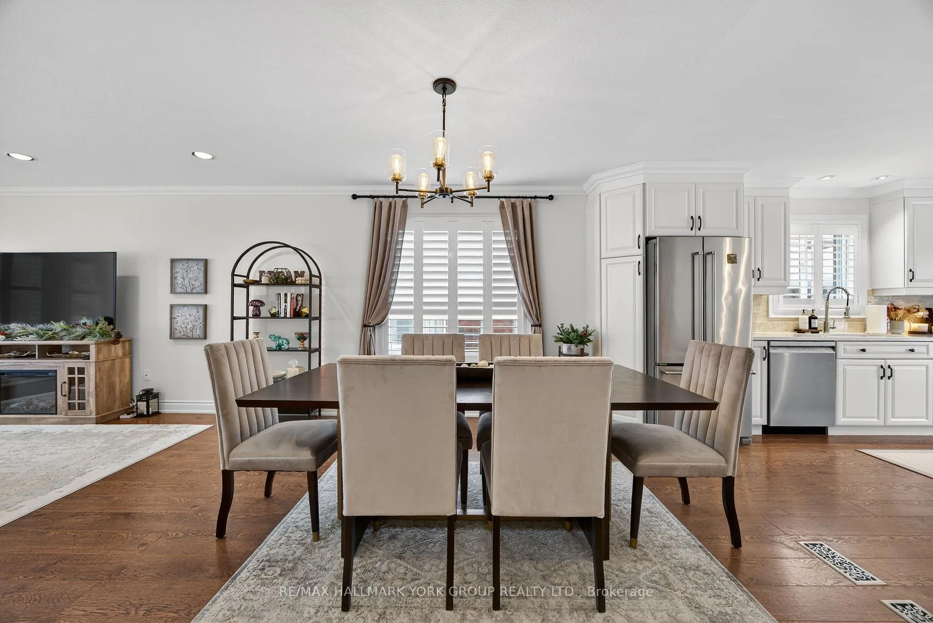 Photo 12 of 25 Forest Dale Drive, Barrie, Little Lake — HOMEH