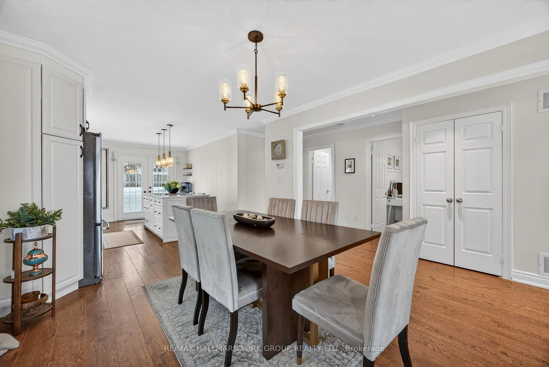 Photo 13 of 25 Forest Dale Drive, Barrie, Little Lake — HOMEH