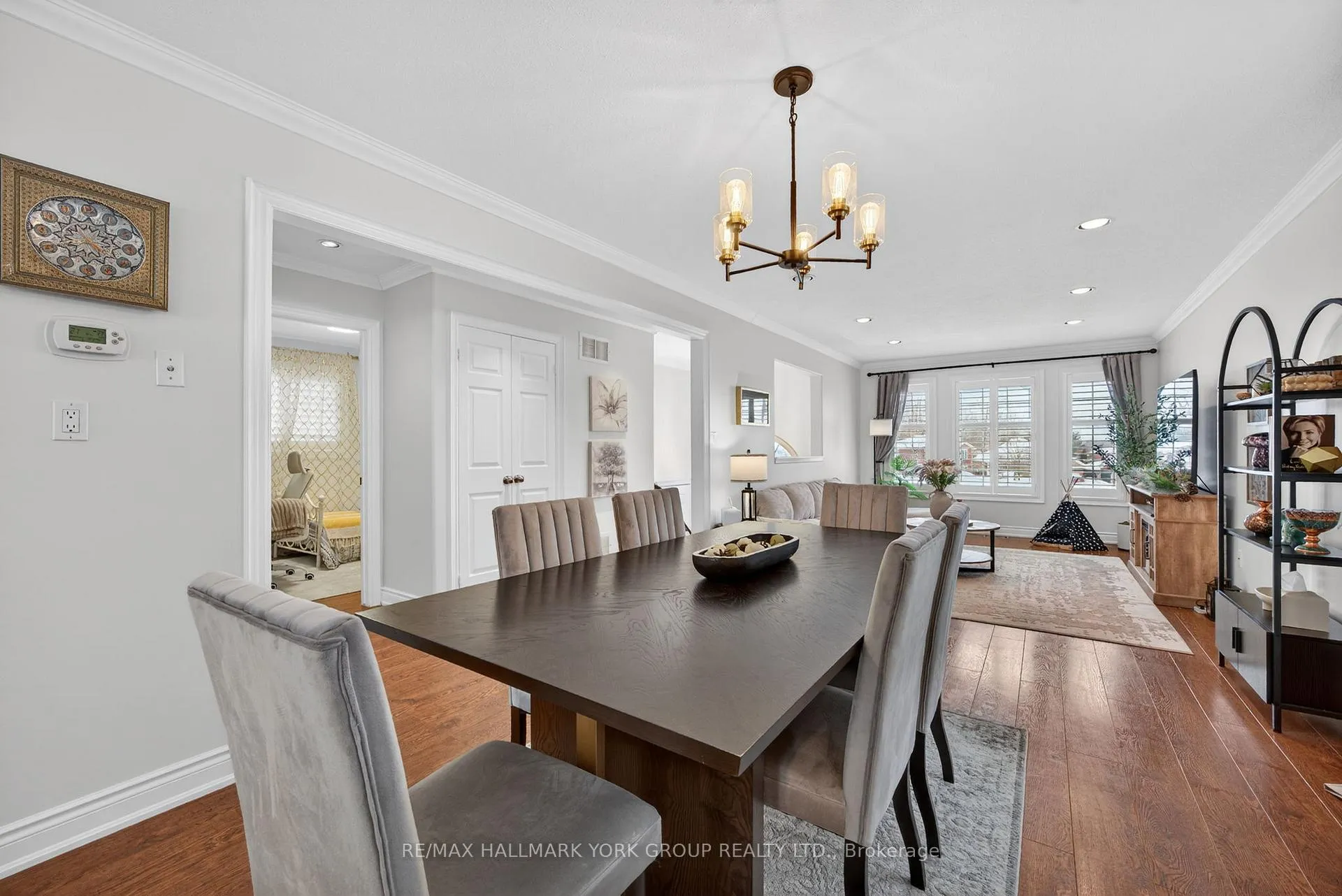 Photo 15 of 25 Forest Dale Drive, Barrie, Little Lake — HOMEH