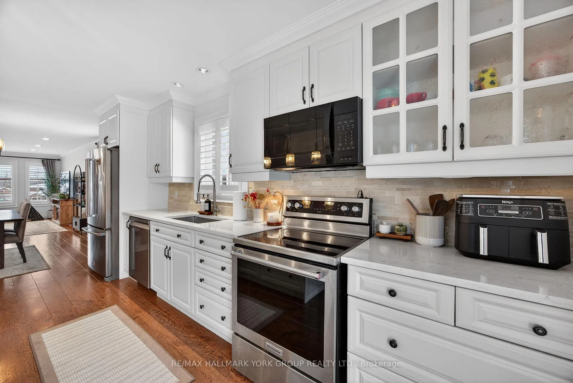 Photo 17 of 25 Forest Dale Drive, Barrie, Little Lake — HOMEH