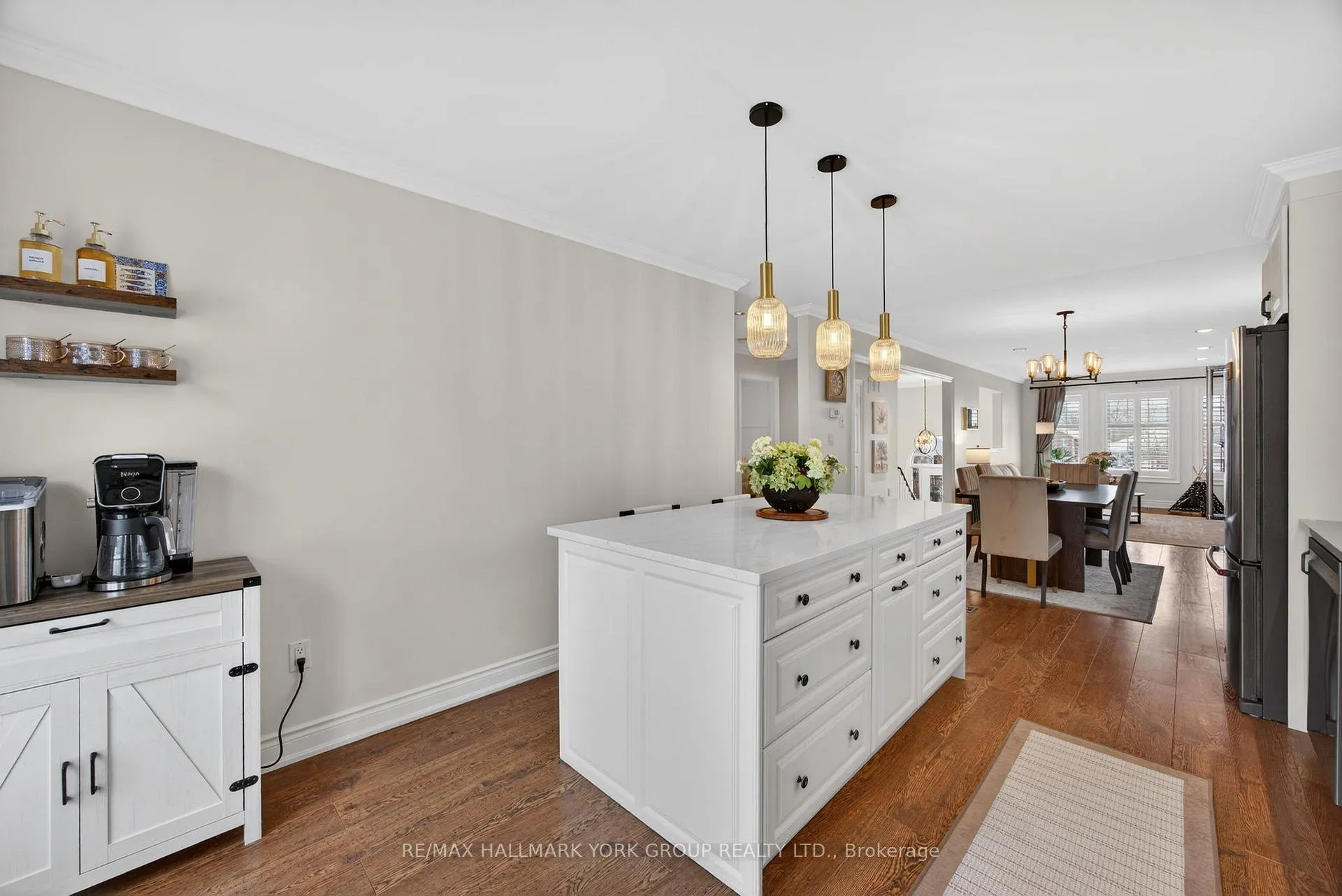 Photo 19 of 25 Forest Dale Drive, Barrie, Little Lake — HOMEH