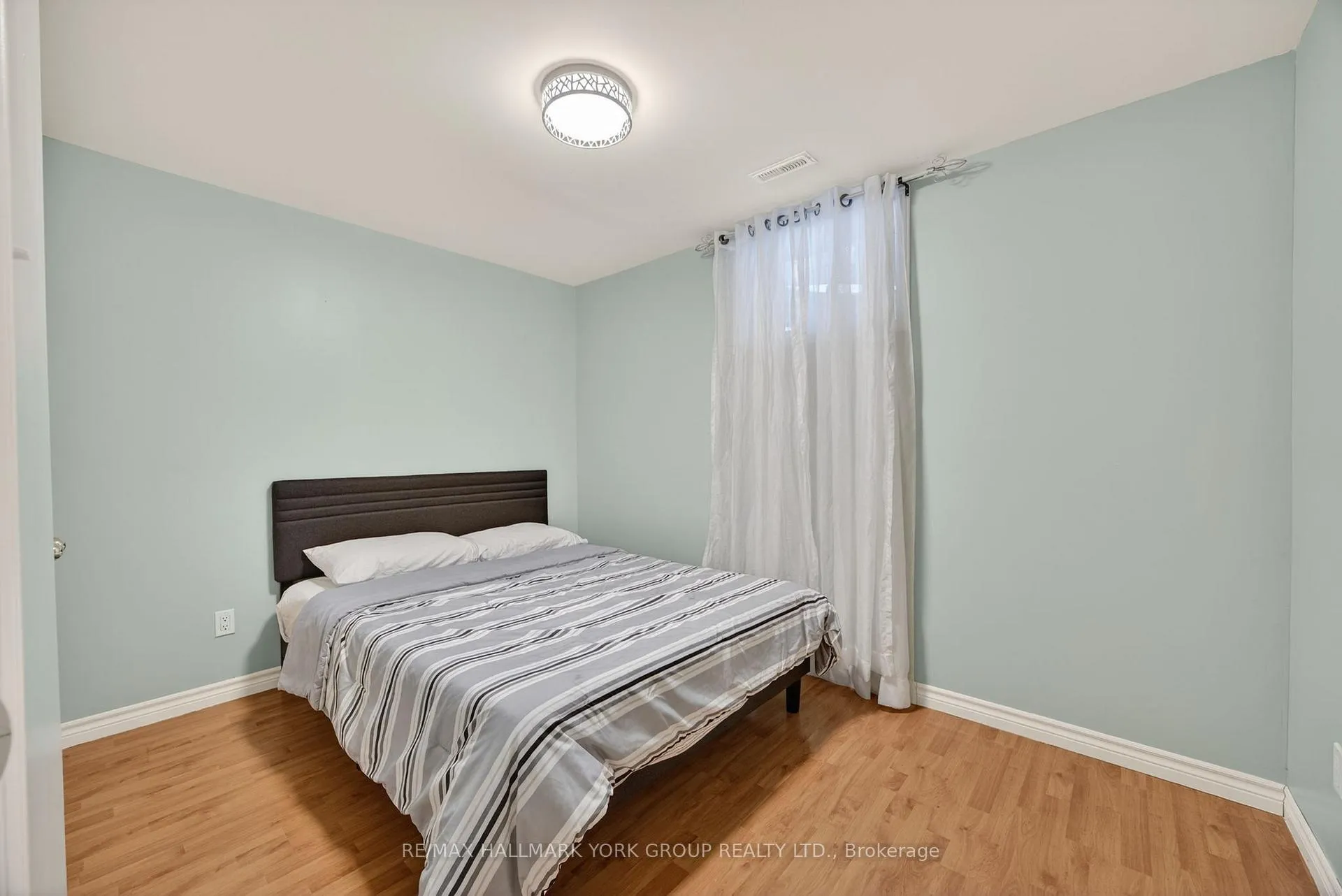 Photo 31 of 25 Forest Dale Drive, Barrie, Little Lake — HOMEH
