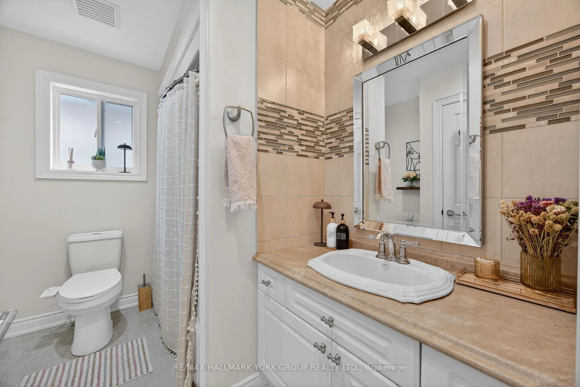 Photo 39 of 25 Forest Dale Drive, Barrie, Little Lake — HOMEH