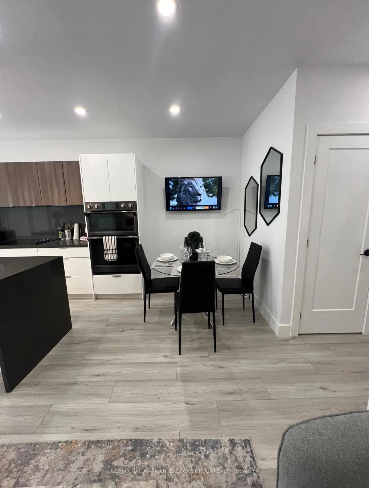 Photo 5 of Unit 1, 16 Minto Street, Toronto, Greenwood-Coxwell — HOMEH