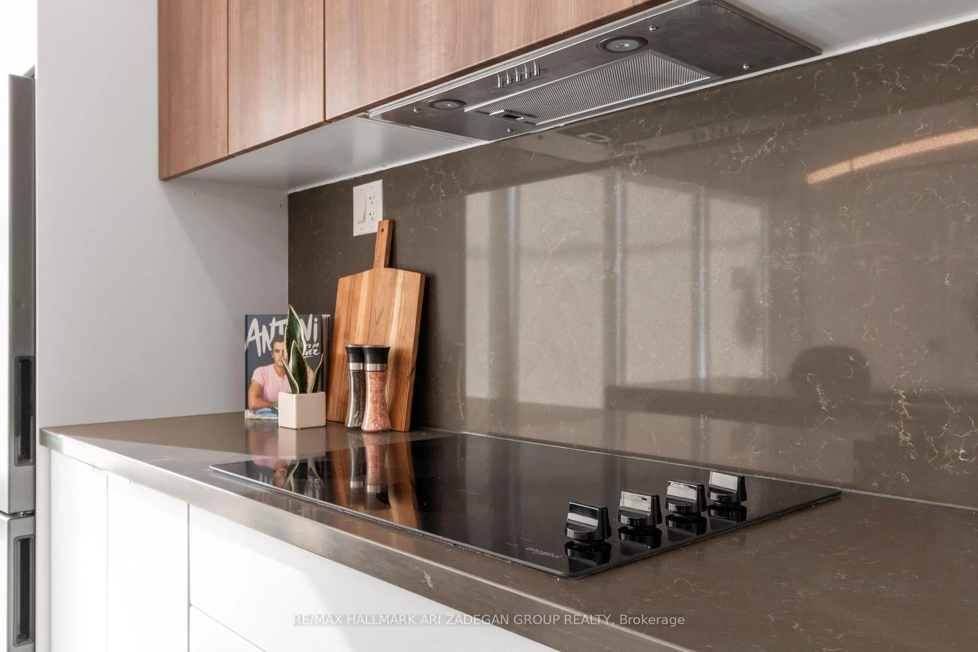 Photo 11 of Unit 1, 16 Minto Street, Toronto, Greenwood-Coxwell — HOMEH