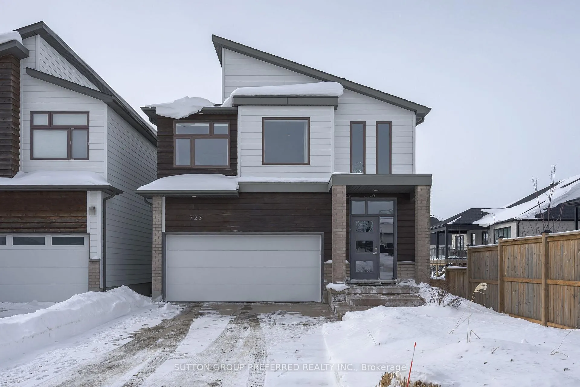 Photo 2 of 723 Apricot Drive, London, South K — HOMEH