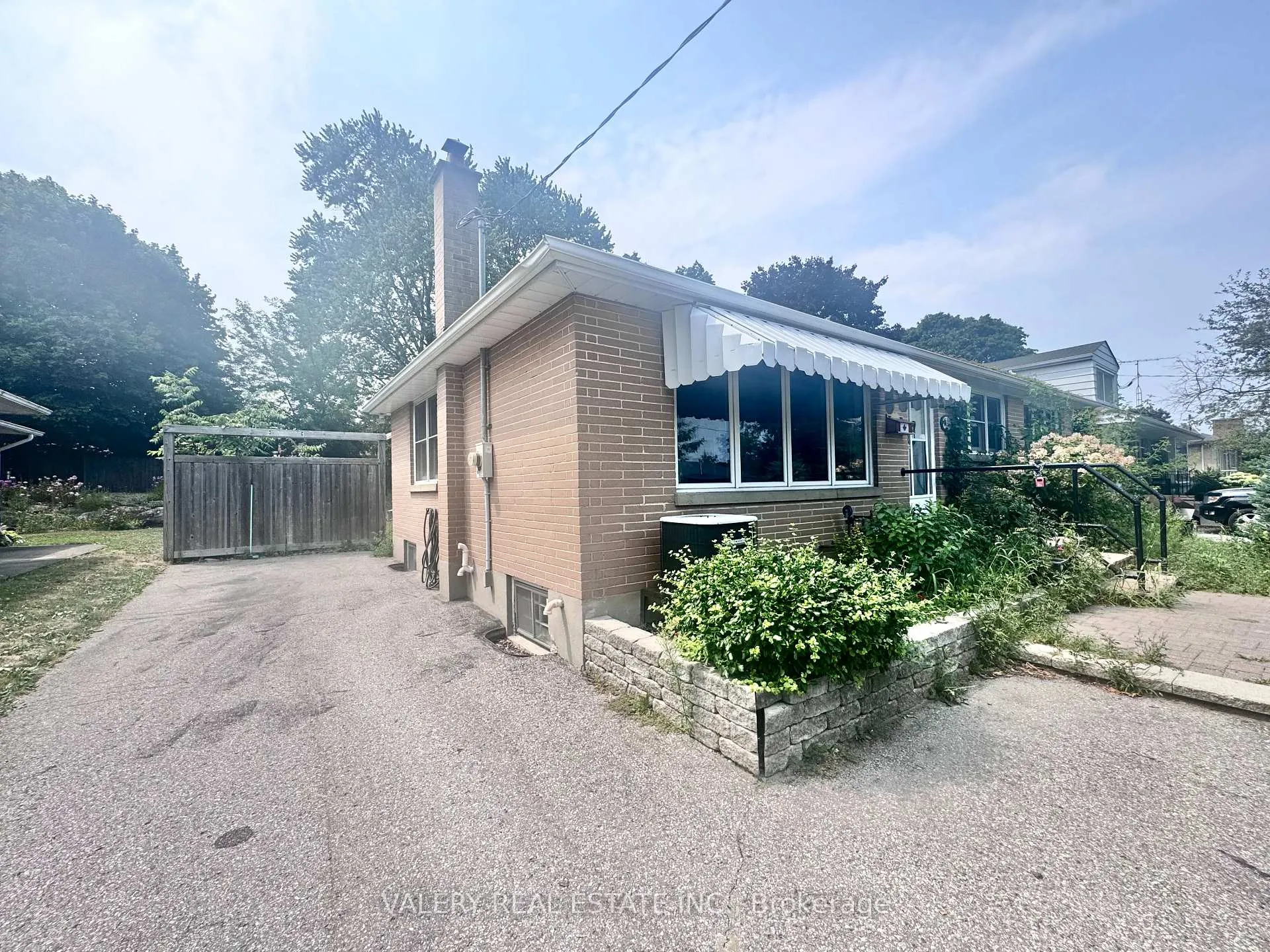 Front of Unit Lower, 936 Somerville Street