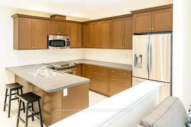 Photo 2 of 92 Bousfield Rise, Hamilton, Waterdown — HOMEH