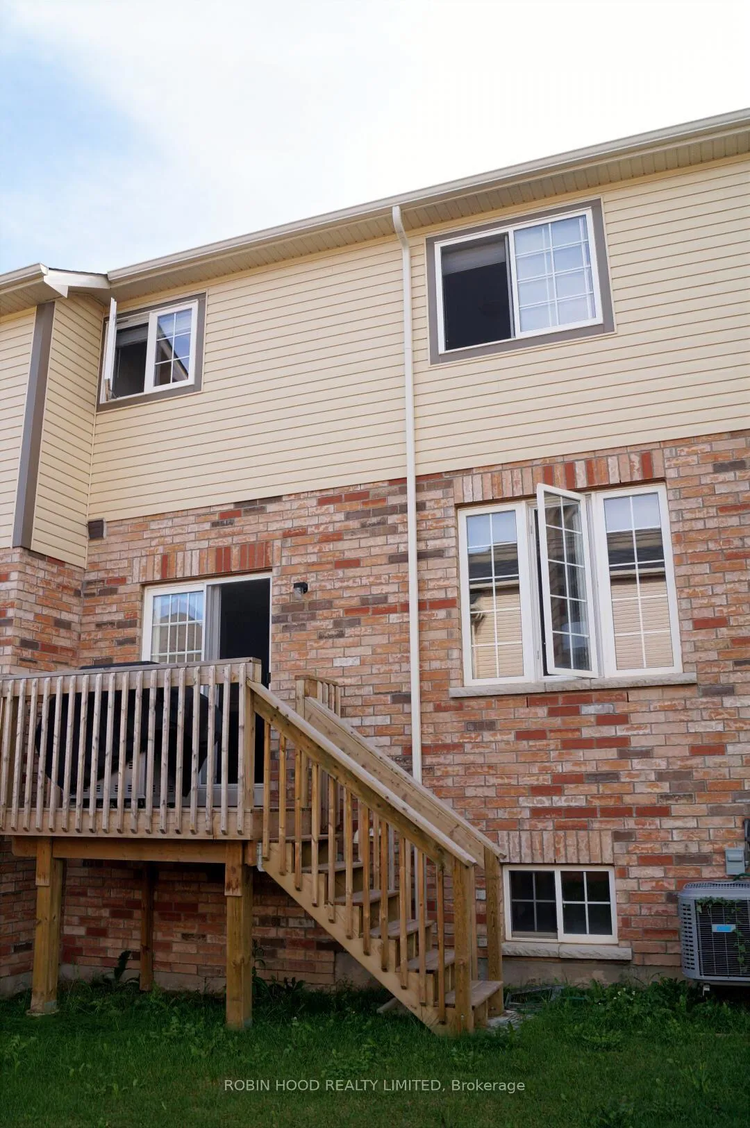 Photo 10 of 92 Bousfield Rise, Hamilton, Waterdown — HOMEH