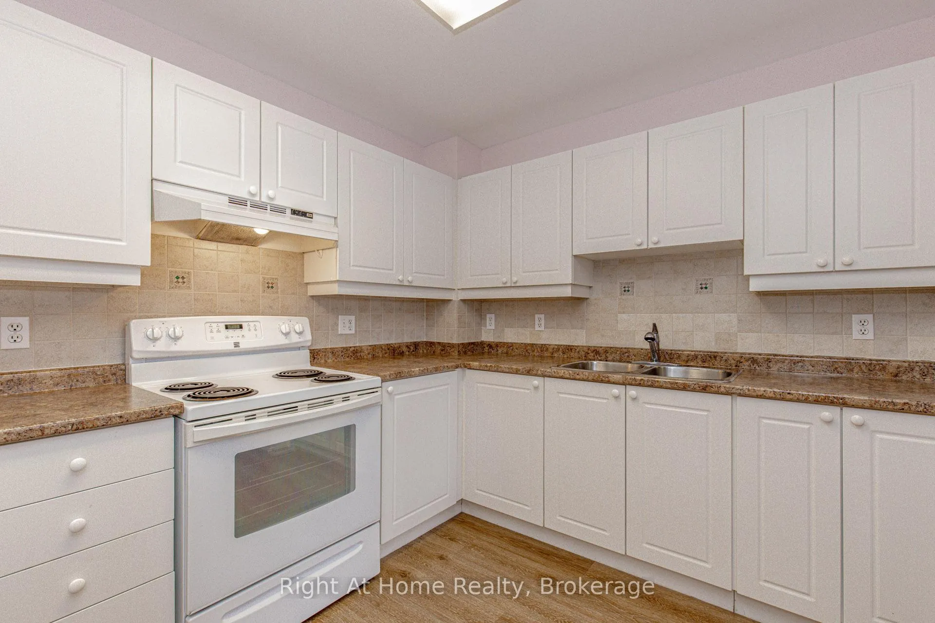 Photo 11 of Unit 106, 137 Martin Street, Milton, Old Milton — HOMEH