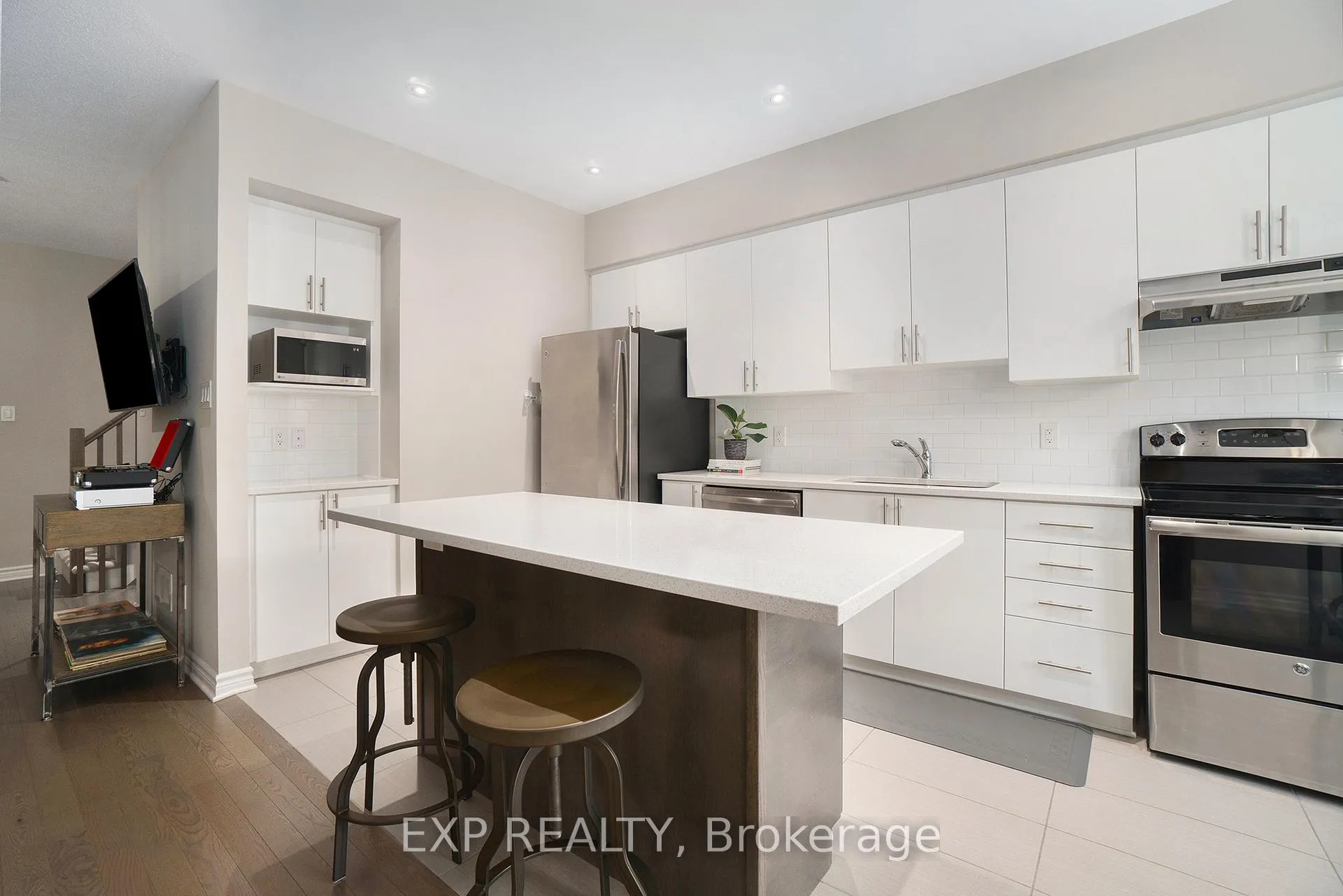 Photo 13 of 83 Stockholm Private, Ottawa, Riverside South/Gloucester Glen — HOMEH