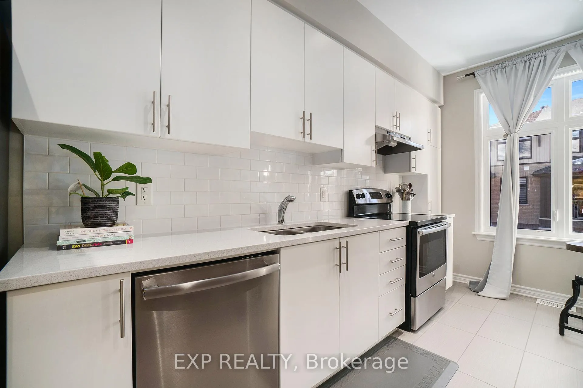 Photo 16 of 83 Stockholm Private, Ottawa, Riverside South/Gloucester Glen — HOMEH