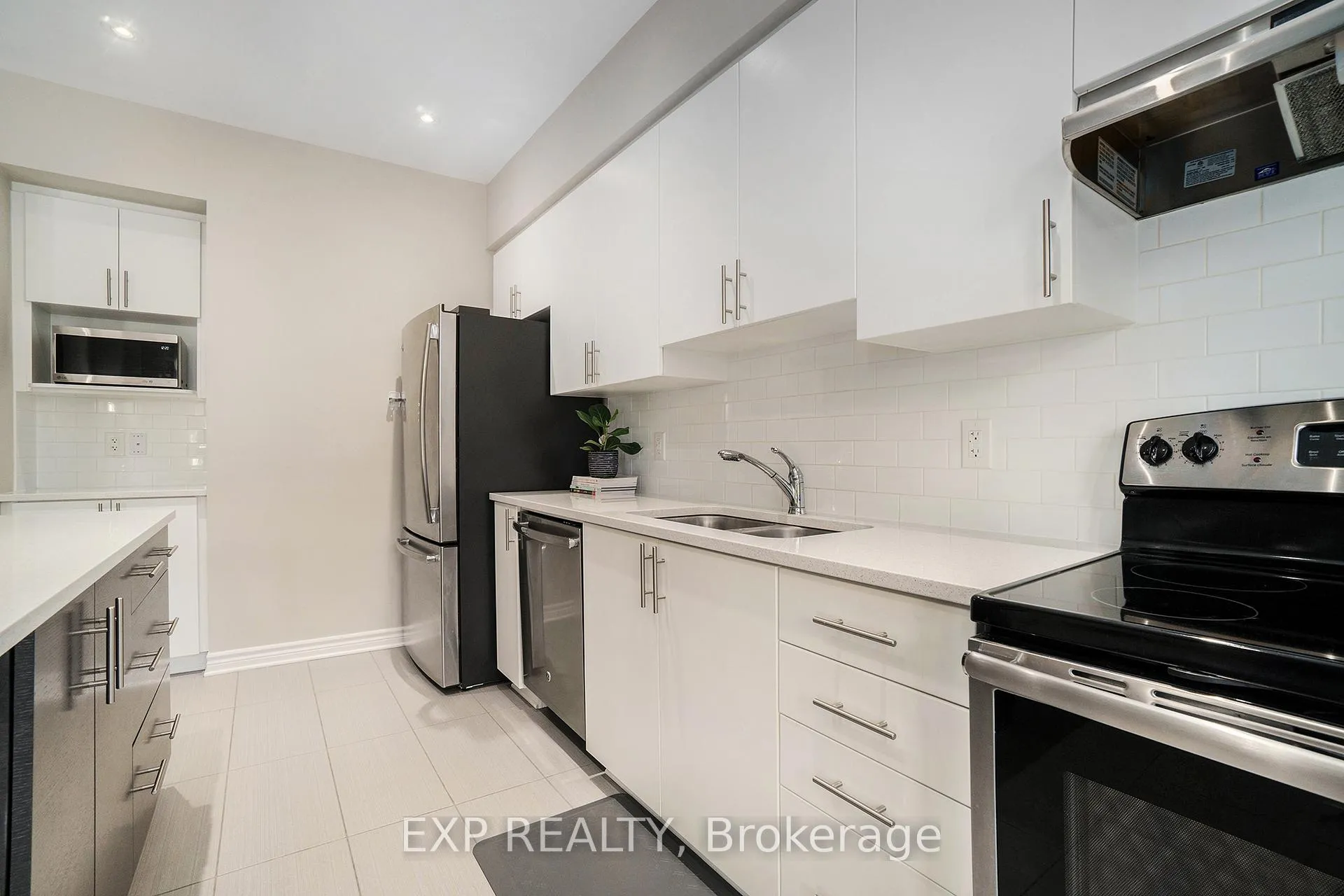 Photo 17 of 83 Stockholm Private, Ottawa, Riverside South/Gloucester Glen — HOMEH