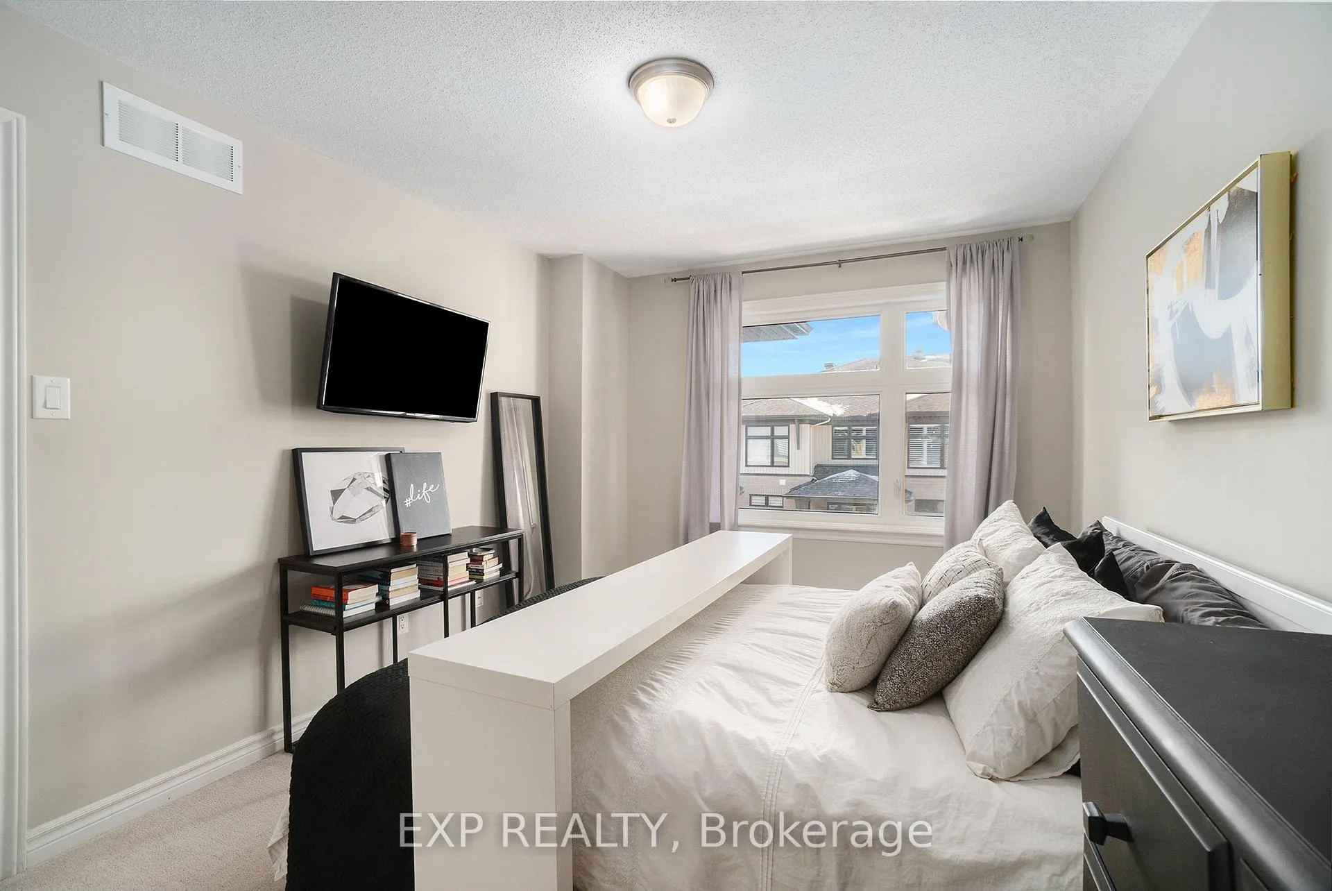 Photo 23 of 83 Stockholm Private, Ottawa, Riverside South/Gloucester Glen — HOMEH