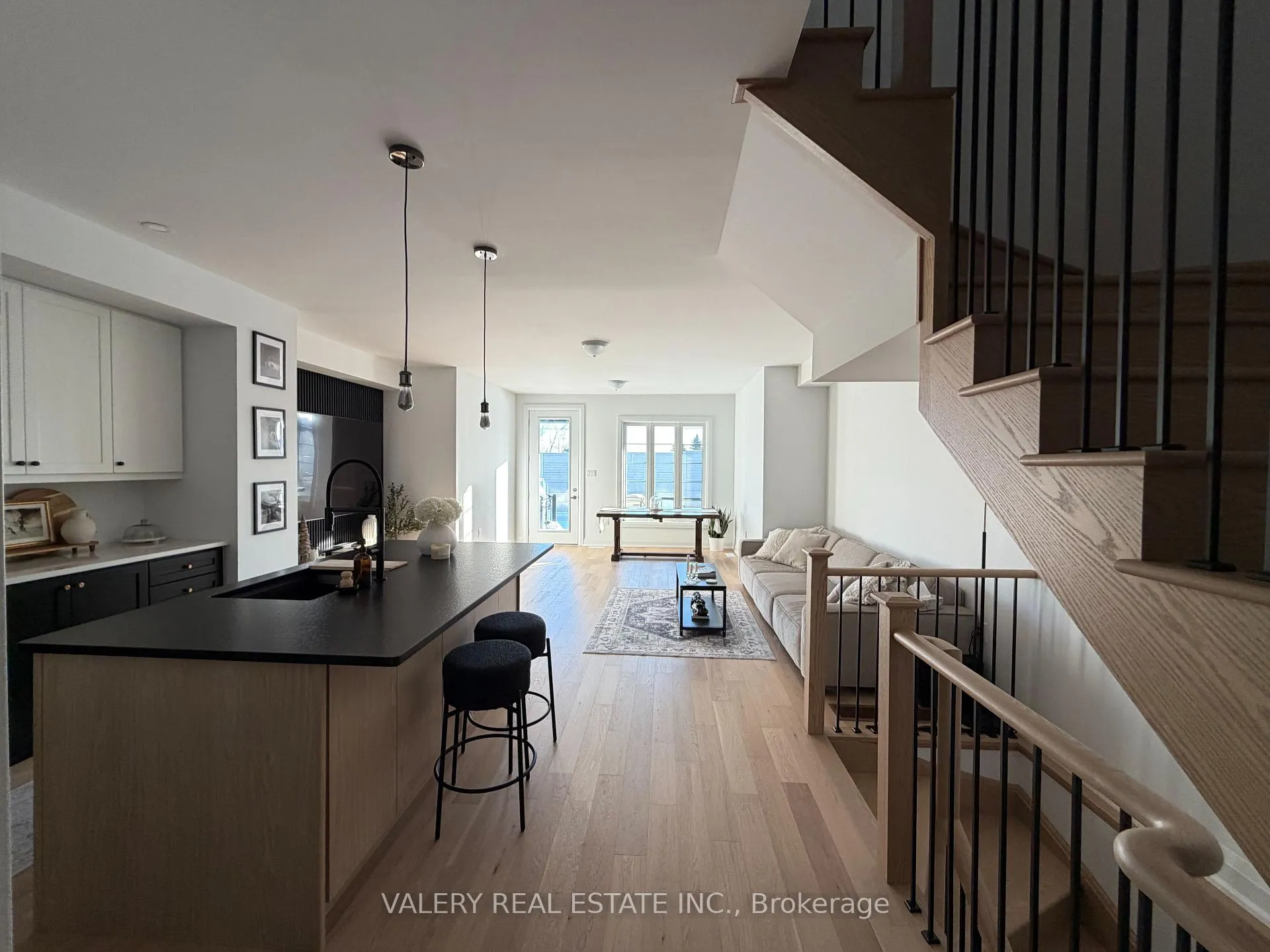Photo 7 of 18 Kiernan Crescent N, New Tecumseth, Alliston — HOMEH