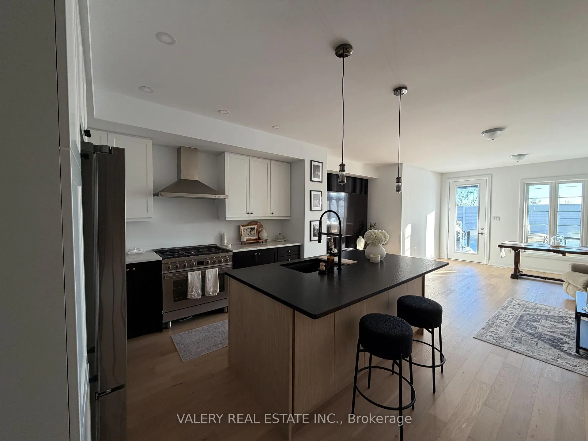 Photo 8 of 18 Kiernan Crescent N, New Tecumseth, Alliston — HOMEH