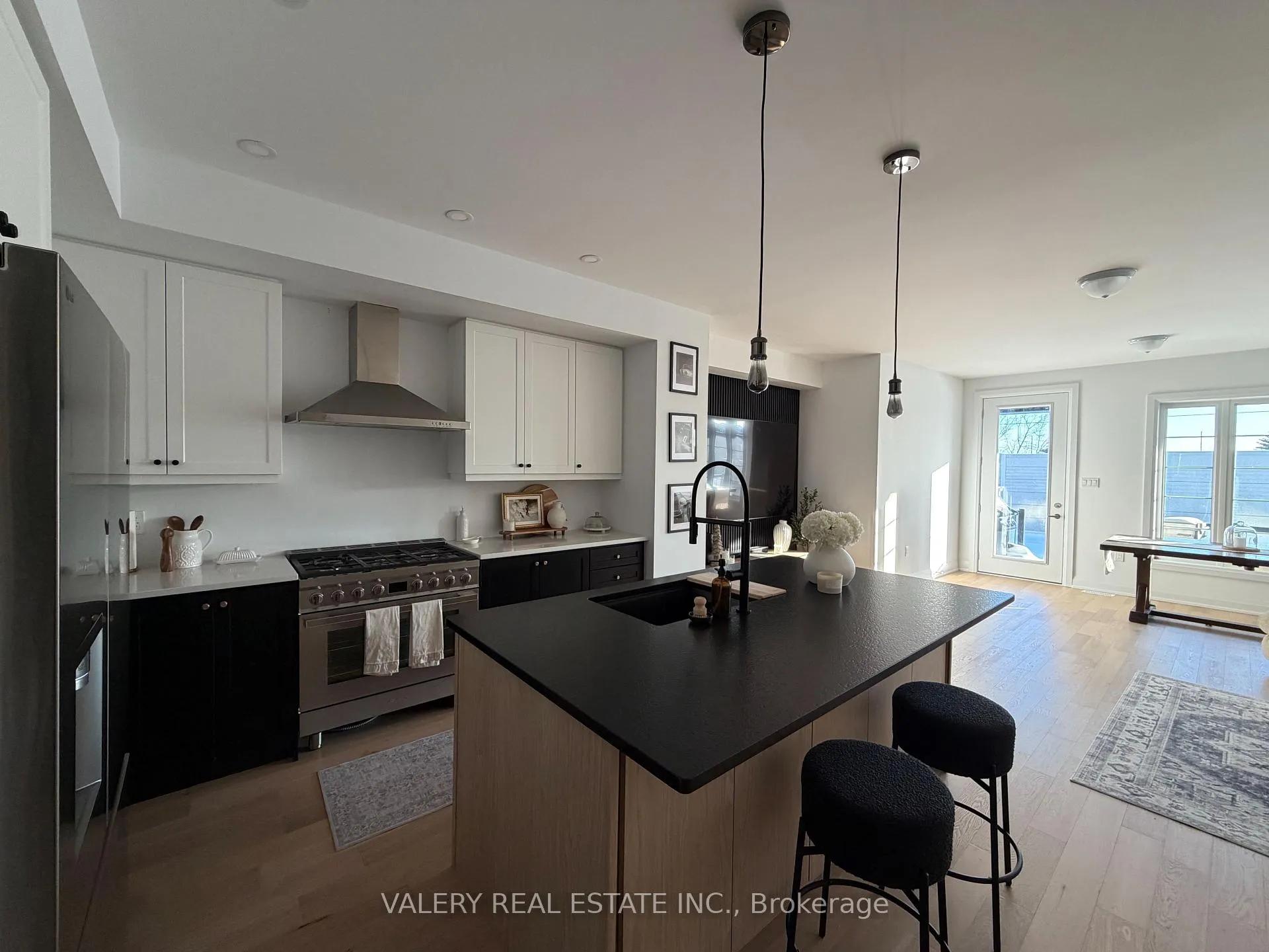 Photo 13 of 18 Kiernan Crescent N, New Tecumseth, Alliston — HOMEH