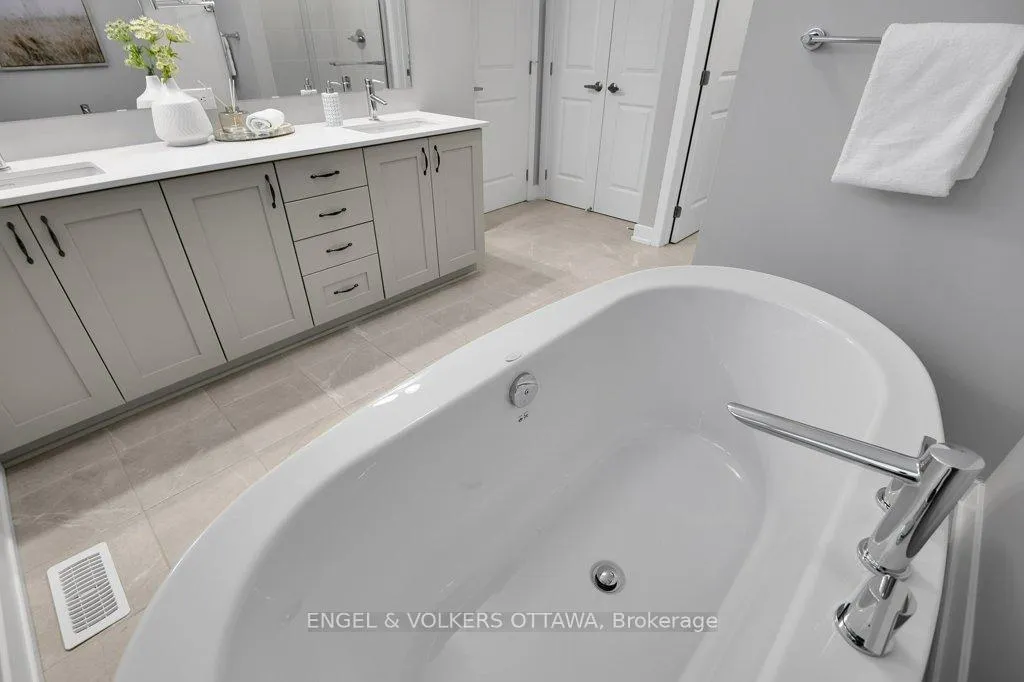 Photo 24 of 134 Winterhaven Drive, Ottawa, Mer Bleue/Bradley Estates/Anderson Park — HOMEH