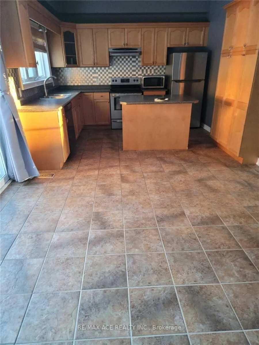 Photo 5 of 47 Silver Maple Road, Thorold, Confederation Heights — HOMEH