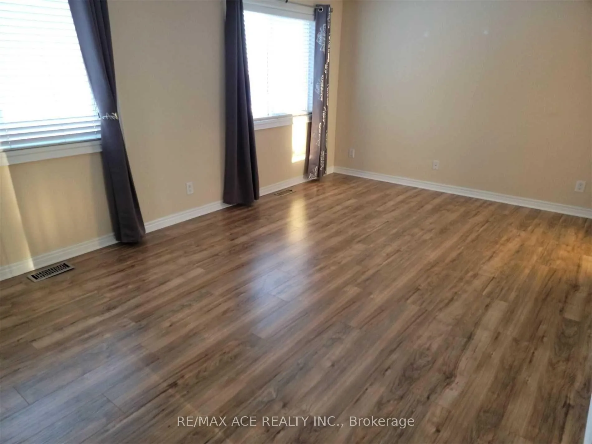 Photo 10 of 47 Silver Maple Road, Thorold, Confederation Heights — HOMEH
