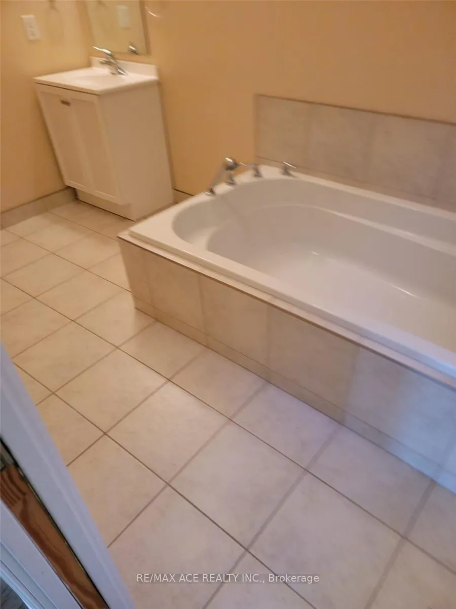 Photo 16 of 47 Silver Maple Road, Thorold, Confederation Heights — HOMEH