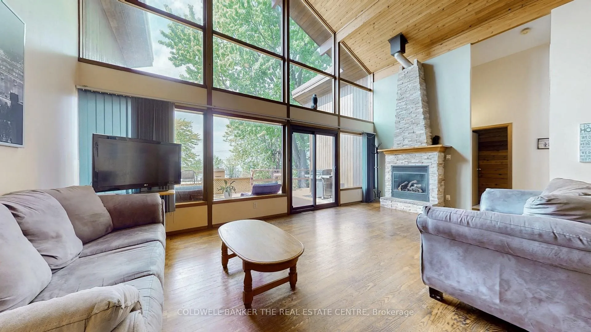 Photo 4 of 33 Lake Drive E, Georgina, Historic Lakeshore Communities — HOMEH