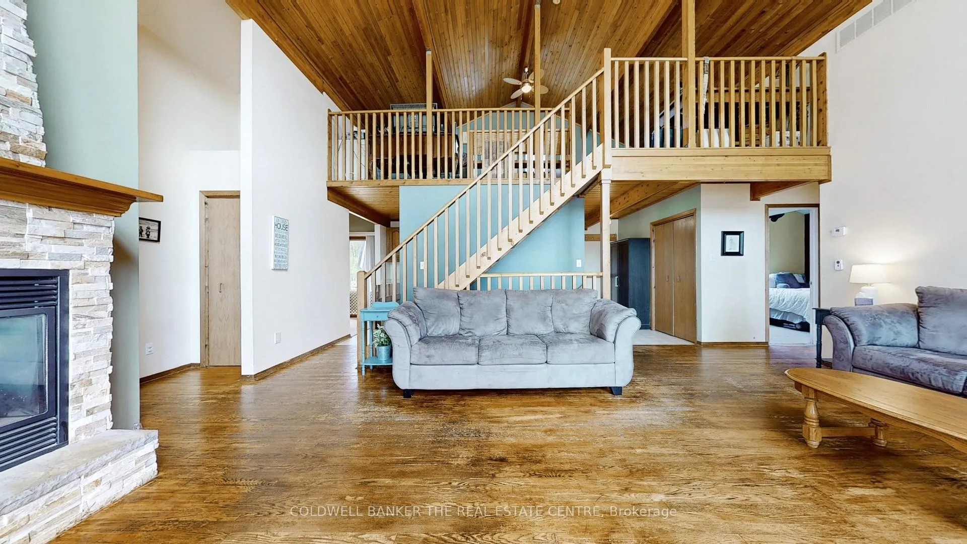 Photo 5 of 33 Lake Drive E, Georgina, Historic Lakeshore Communities — HOMEH