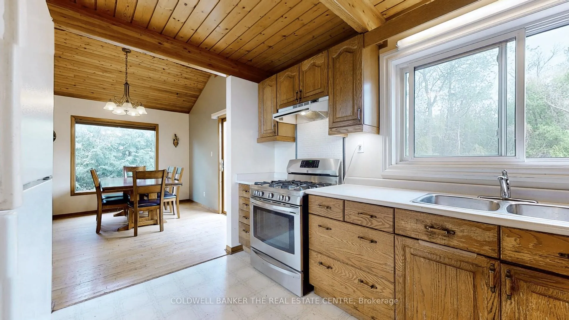 Photo 6 of 33 Lake Drive E, Georgina, Historic Lakeshore Communities — HOMEH