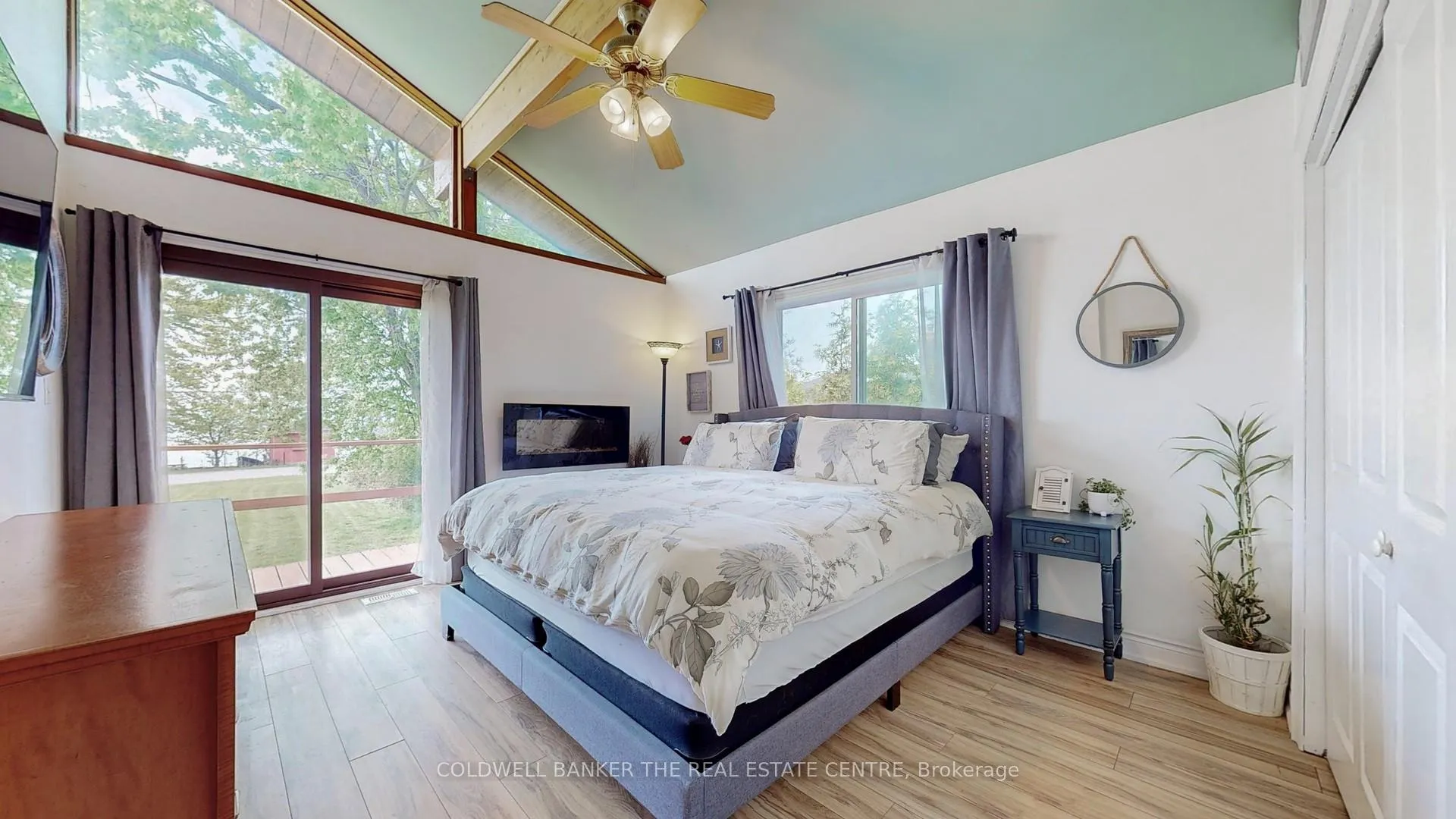Photo 7 of 33 Lake Drive E, Georgina, Historic Lakeshore Communities — HOMEH