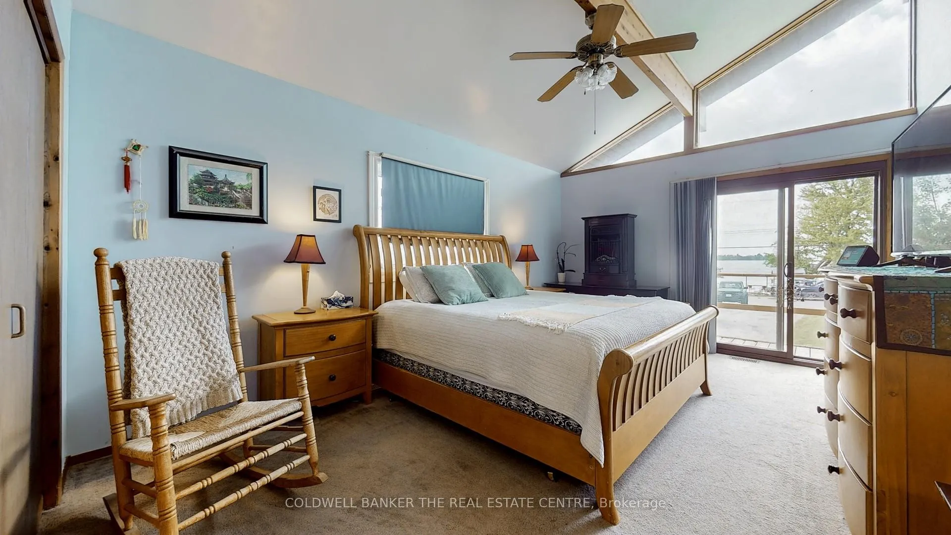 Photo 8 of 33 Lake Drive E, Georgina, Historic Lakeshore Communities — HOMEH