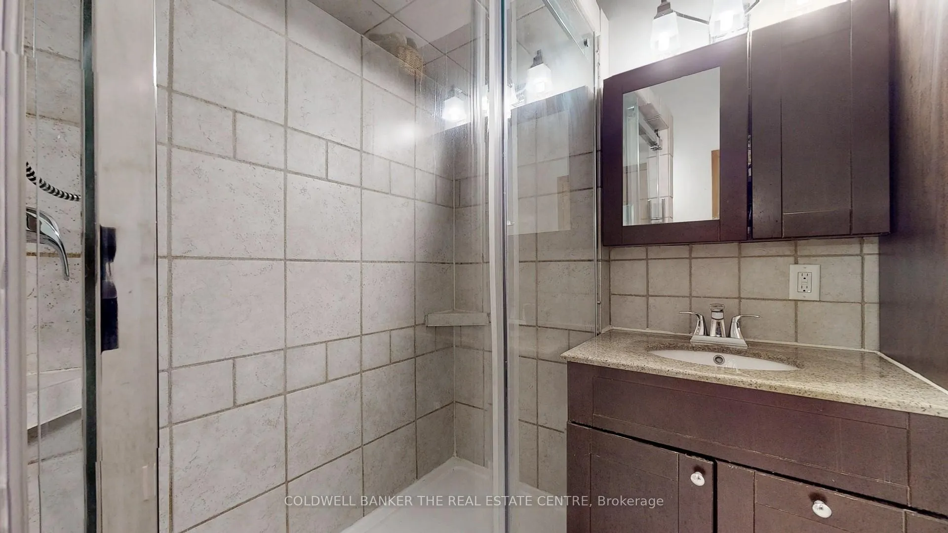 Photo 10 of 33 Lake Drive E, Georgina, Historic Lakeshore Communities — HOMEH