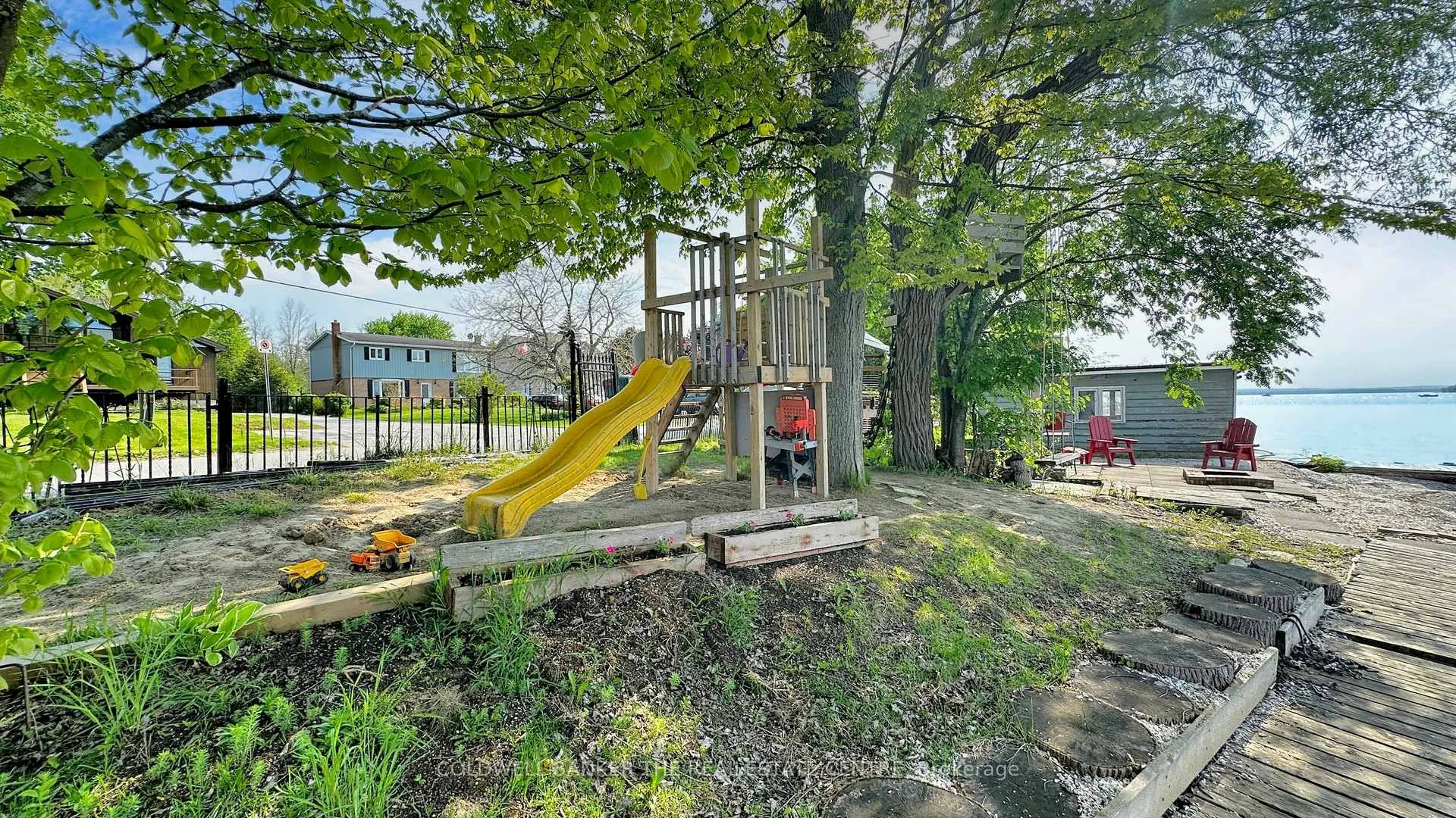 Photo 16 of 33 Lake Drive E, Georgina, Historic Lakeshore Communities — HOMEH