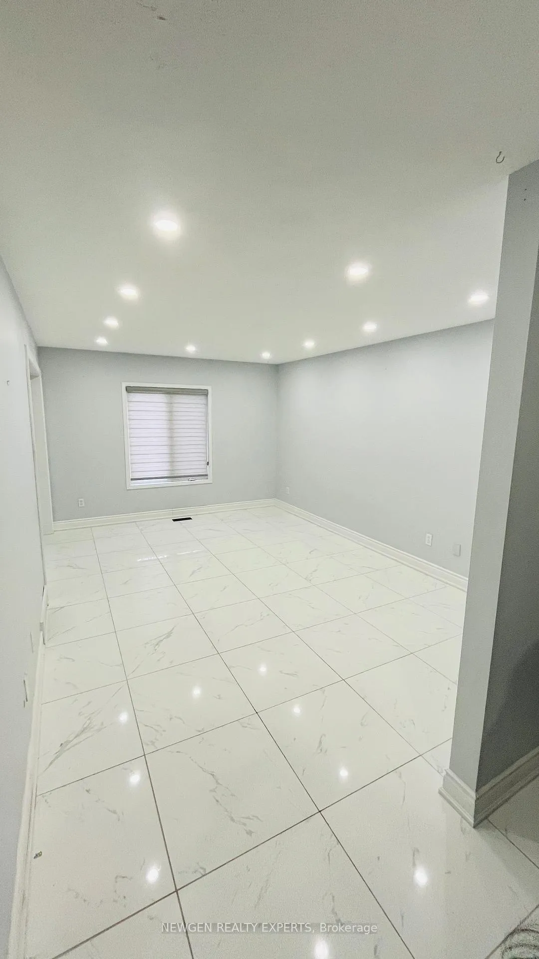 Photo 3 of 803 Deveron Crescent W, London, South J — HOMEH