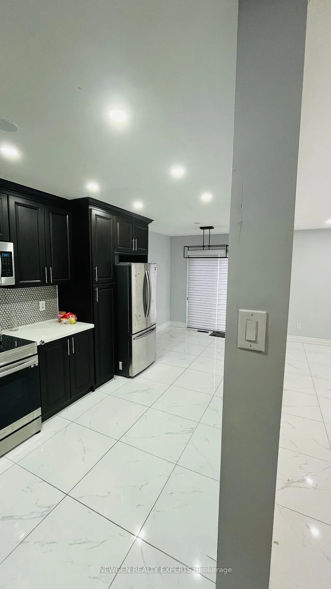 Photo 4 of 803 Deveron Crescent W, London, South J — HOMEH