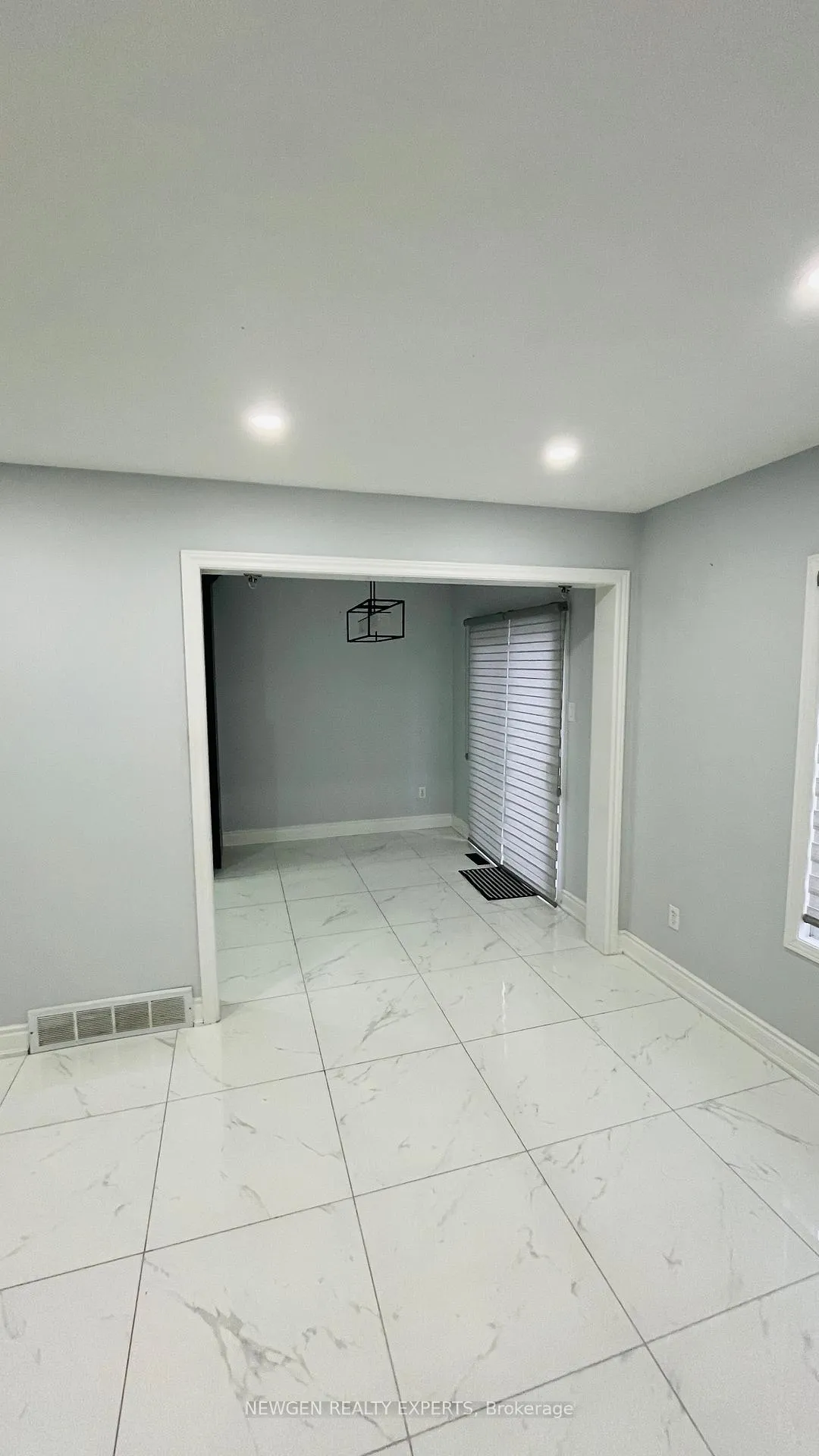 Photo 5 of 803 Deveron Crescent W, London, South J — HOMEH