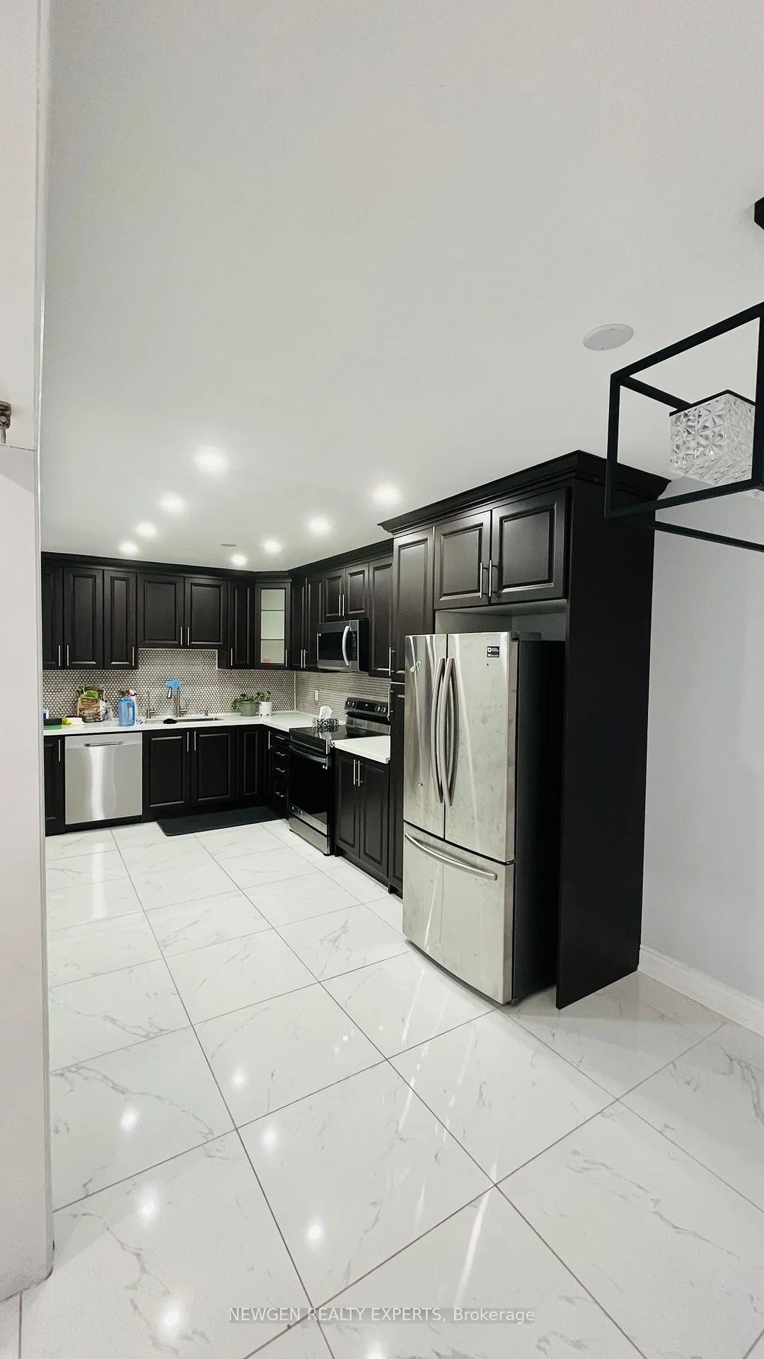 Photo 7 of 803 Deveron Crescent W, London, South J — HOMEH