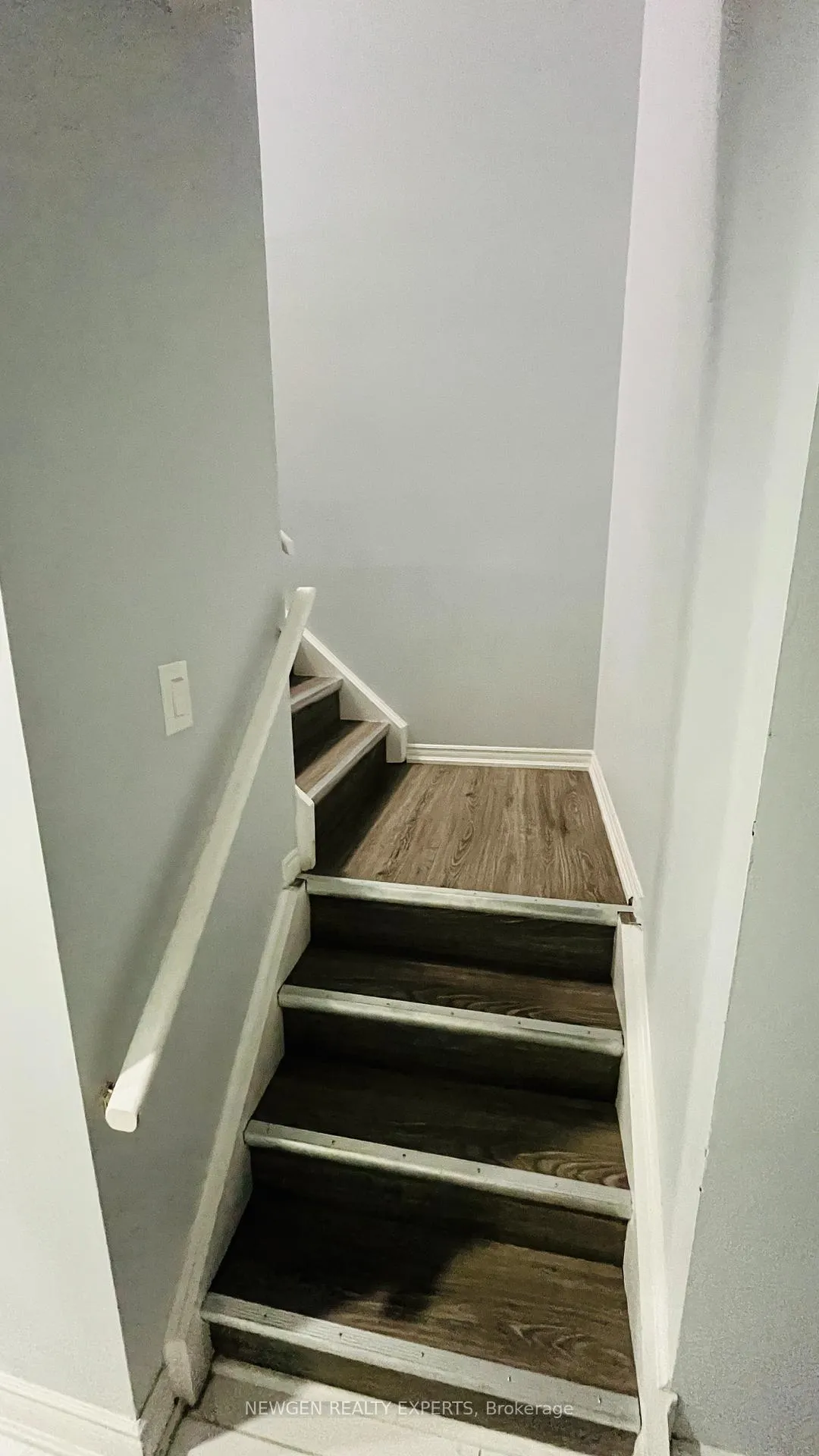 Photo 9 of 803 Deveron Crescent W, London, South J — HOMEH