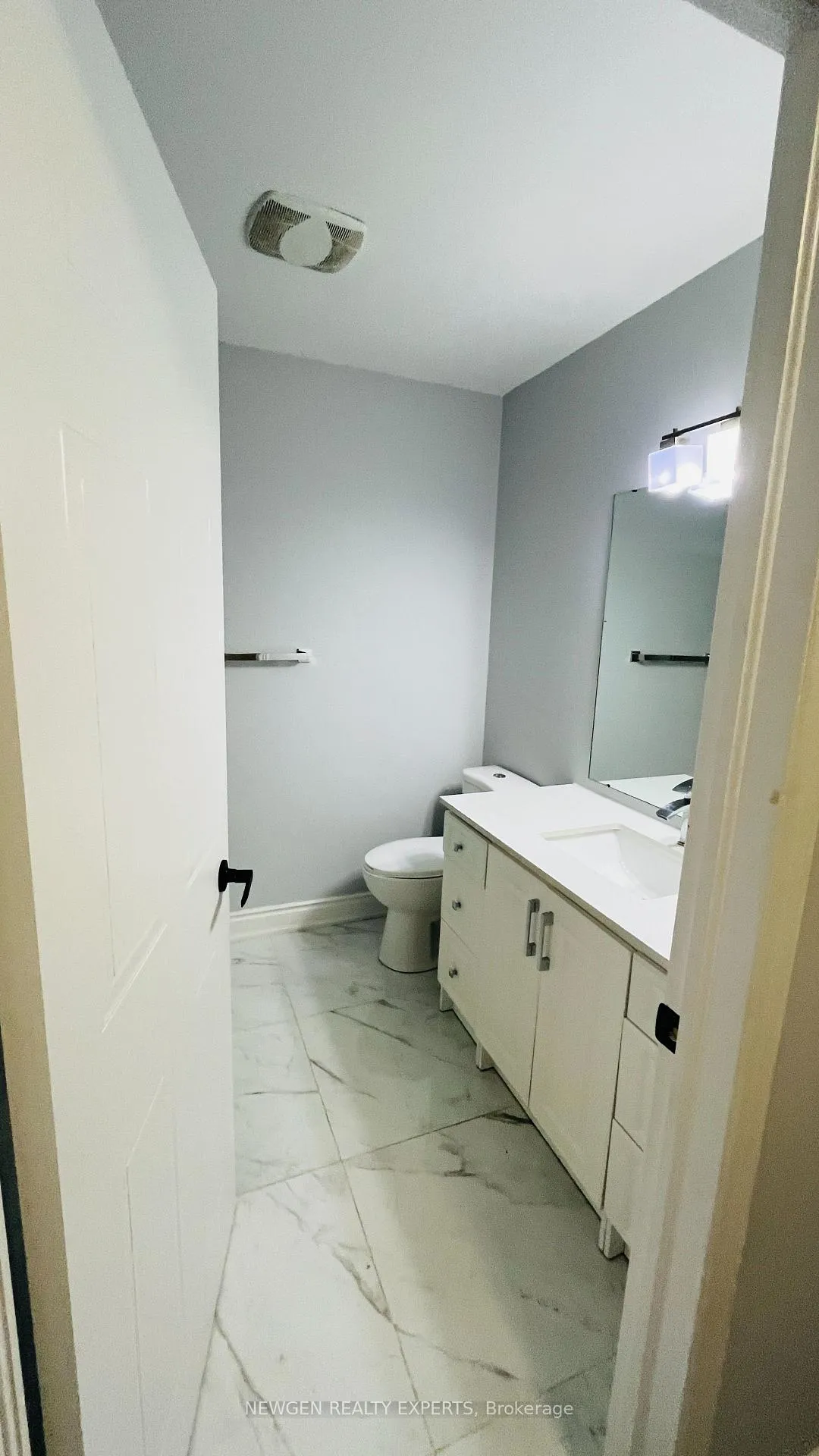 Photo 13 of 803 Deveron Crescent W, London, South J — HOMEH
