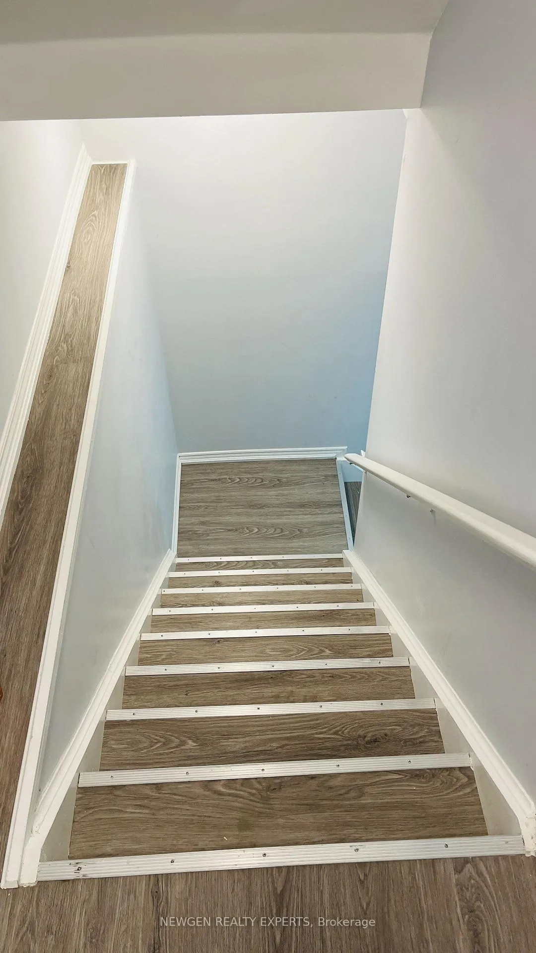Photo 20 of 803 Deveron Crescent W, London, South J — HOMEH