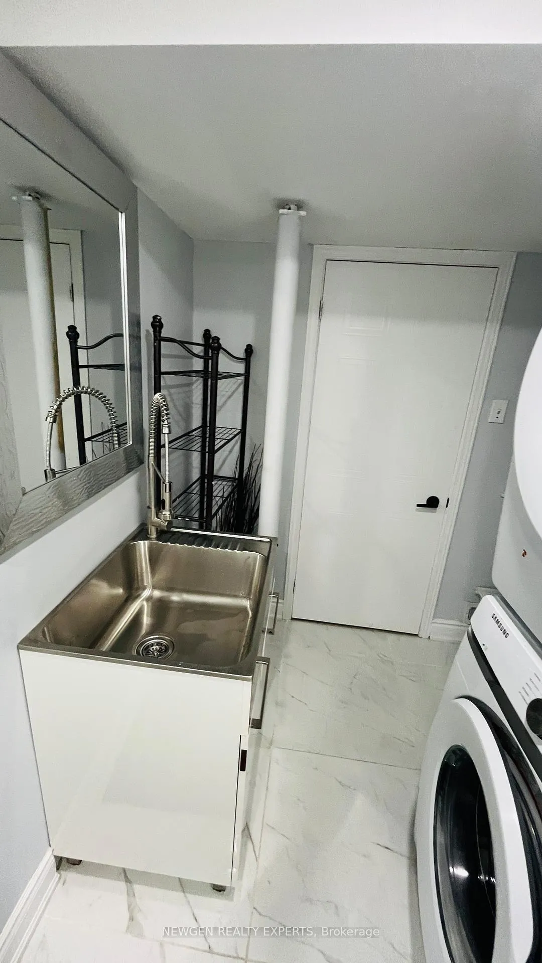 Photo 29 of 803 Deveron Crescent W, London, South J — HOMEH