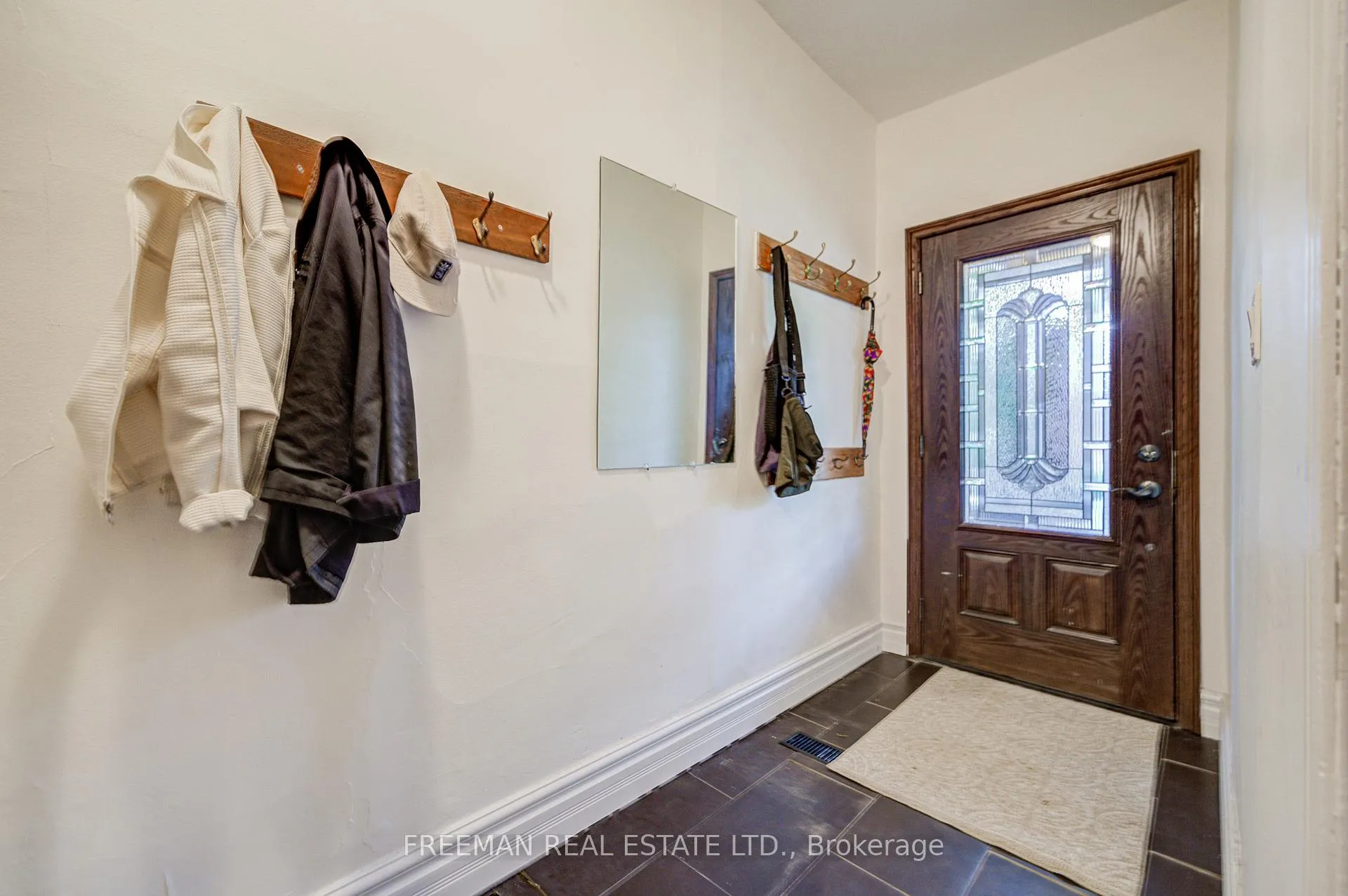 Photo 4 of Unit Main/Lower, 757 Manning Avenue, Toronto, The Annex — HOMEH