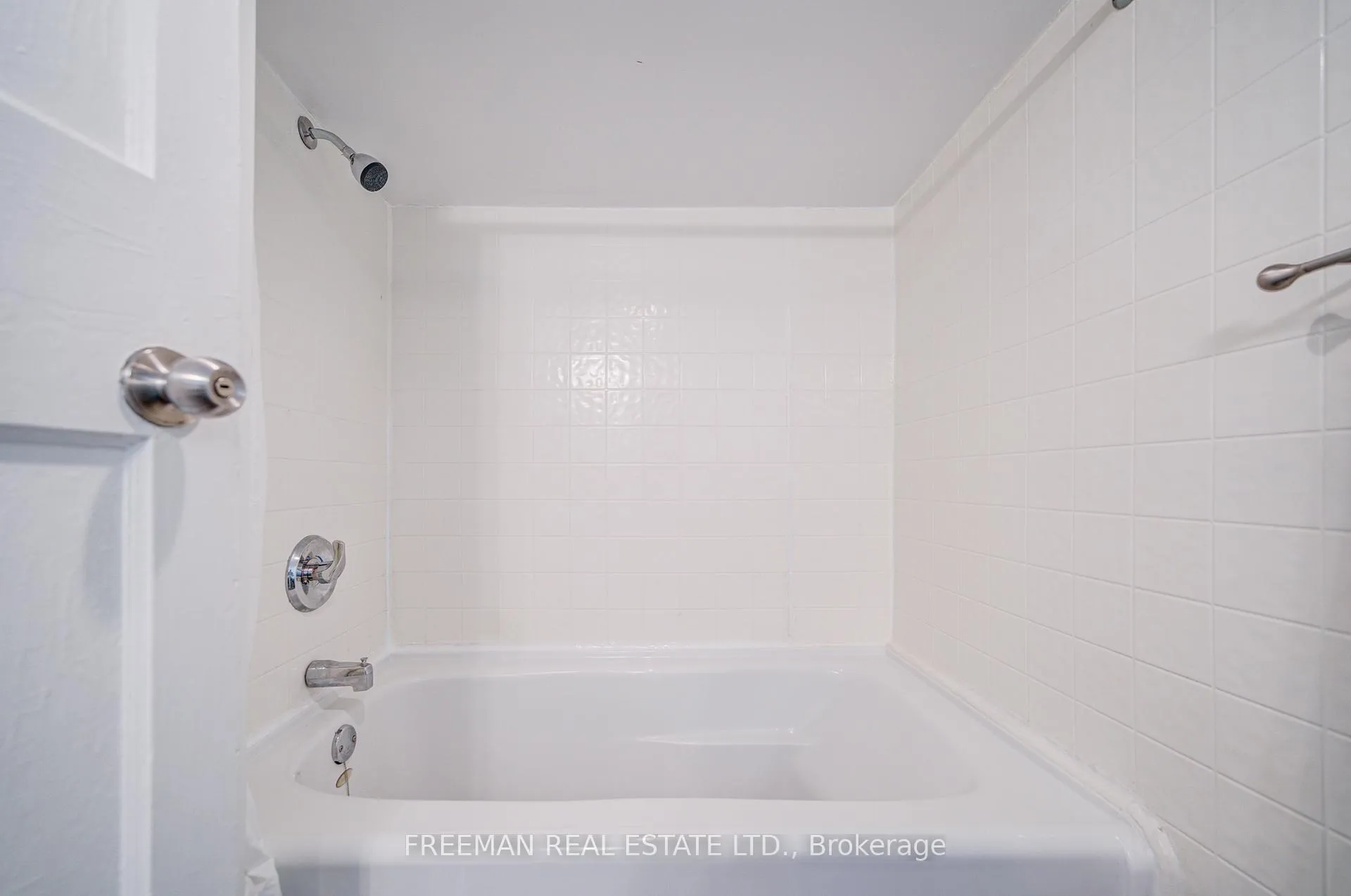 Photo 18 of Unit Main/Lower, 757 Manning Avenue, Toronto, The Annex — HOMEH