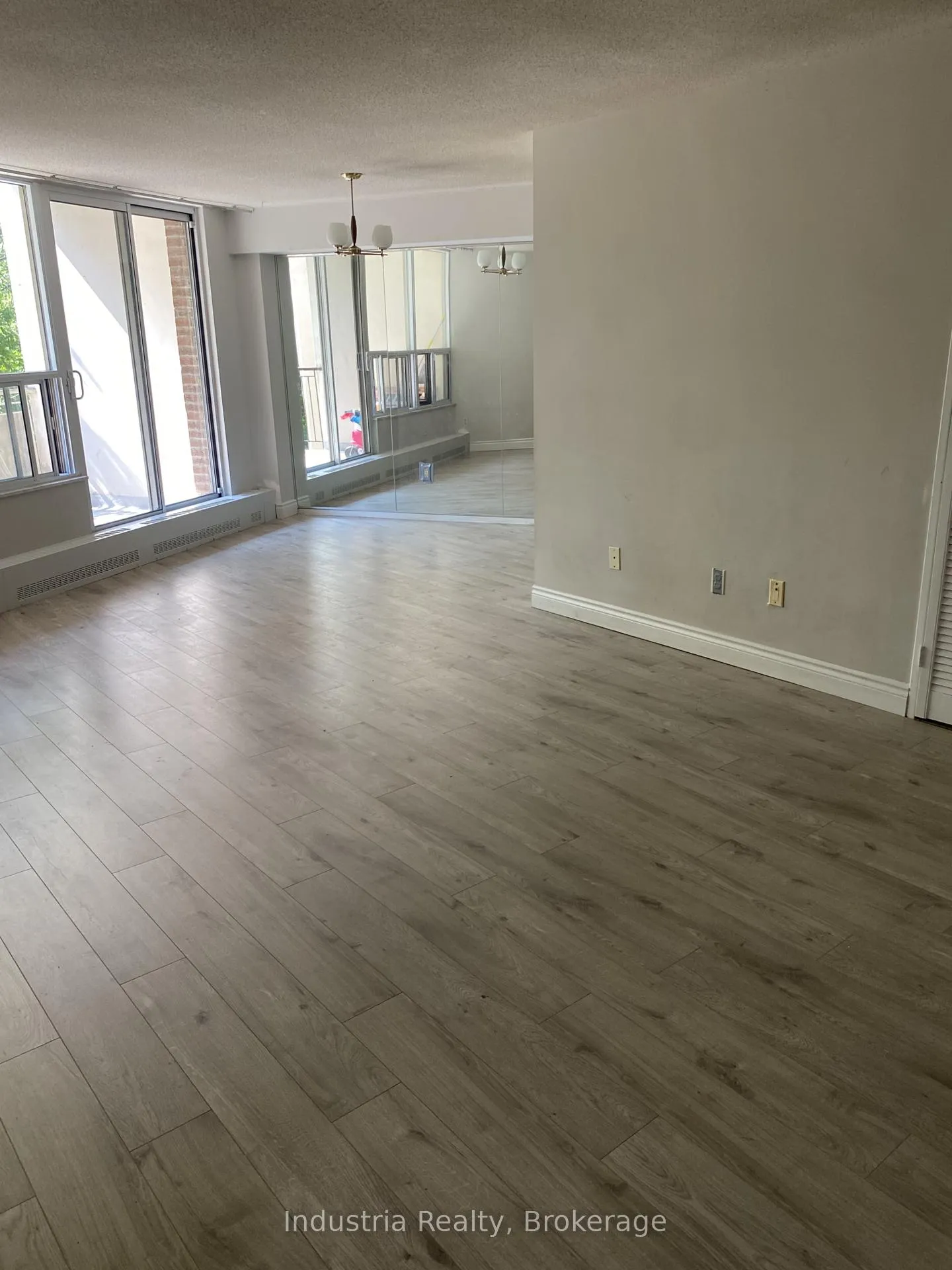 Photo 4 of Unit R2-2, 60 Pavane Link Way, Toronto, Flemingdon Park — HOMEH