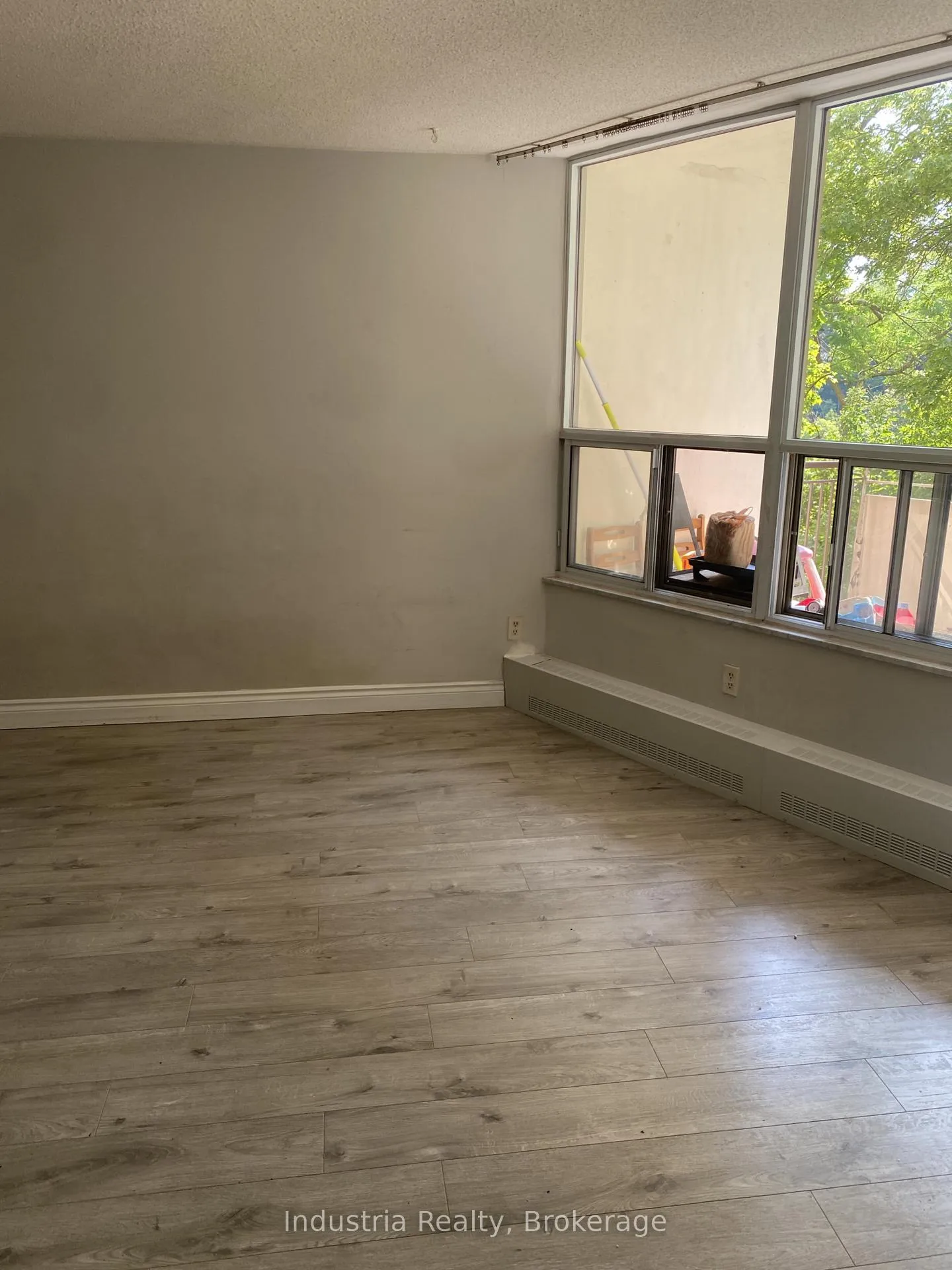 Photo 6 of Unit R2-2, 60 Pavane Link Way, Toronto, Flemingdon Park — HOMEH